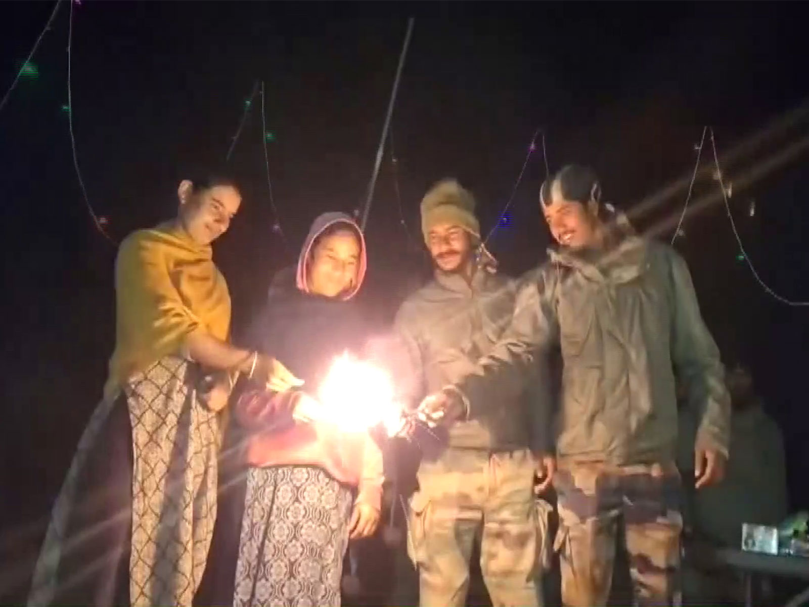 Indian Army jawans celebrates Diwali with local people of Bani village in Kathua, J&;K. (Photo/ANI) Indian Army jawans celebrates Diwali with local people of Bani village in Kathua, J&;K. (Photo/ANI)
