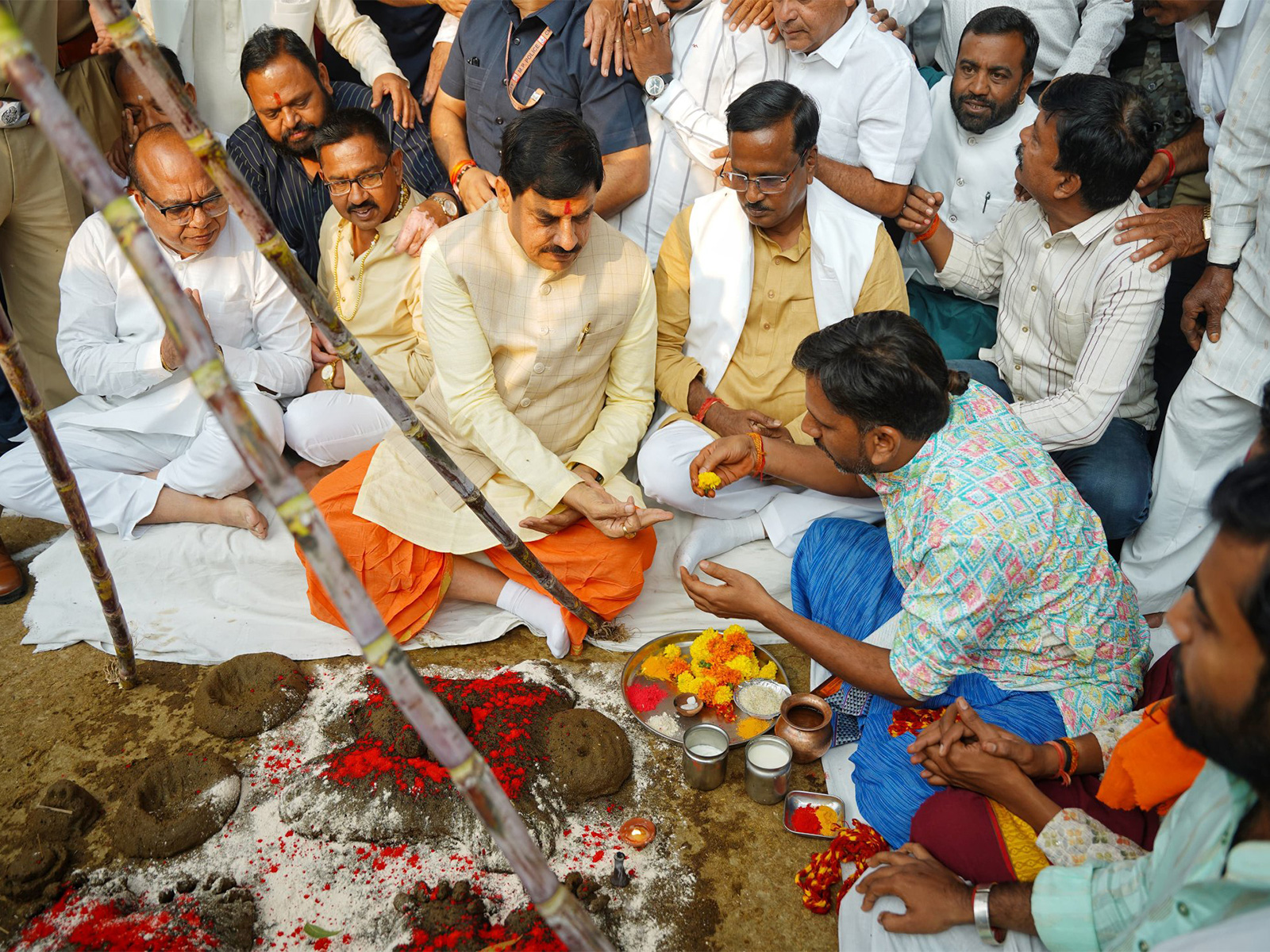 MP CM Mohan Yadav performing puja rituals (Photo/ X CMMadhyaPradesh) MP CM Mohan Yadav performing puja rituals (Photo/ X CMMadhyaPradesh)