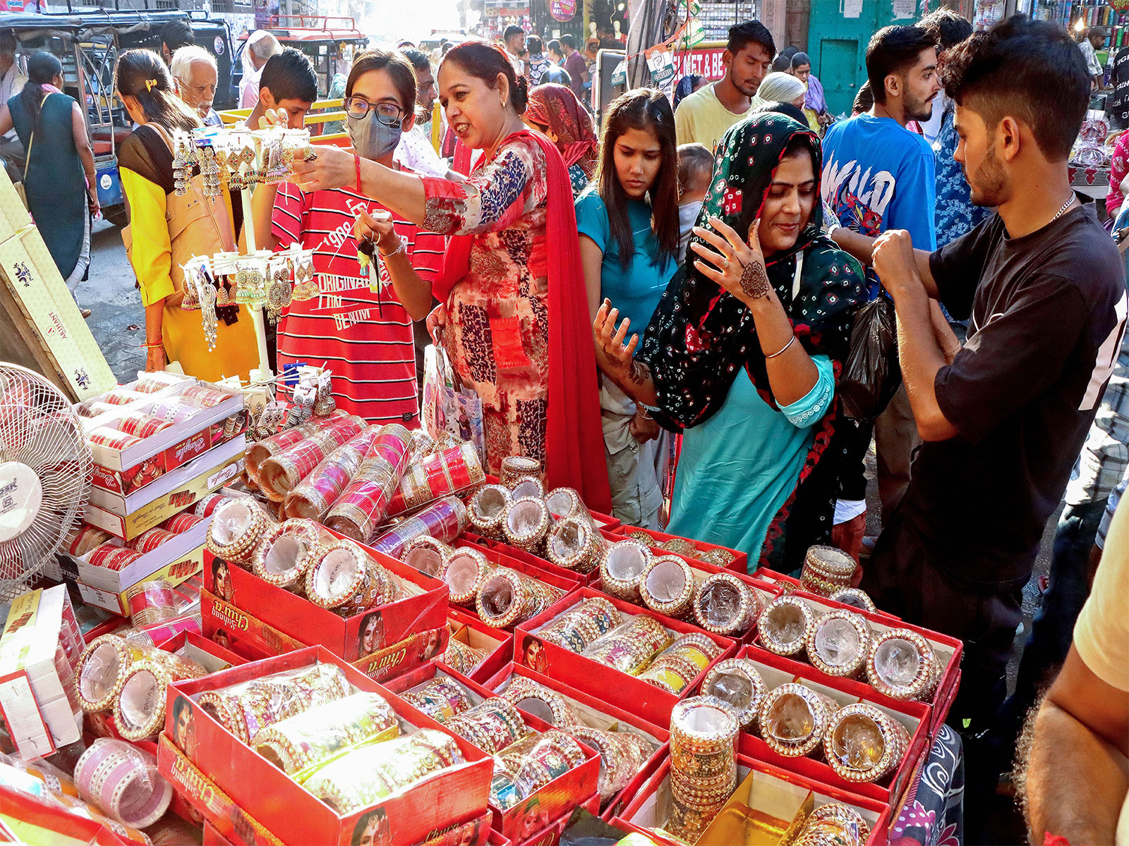 People making purchase at a market during festive session (File Photo/ANI) People making purchase at a market during festive session (File Photo/ANI)