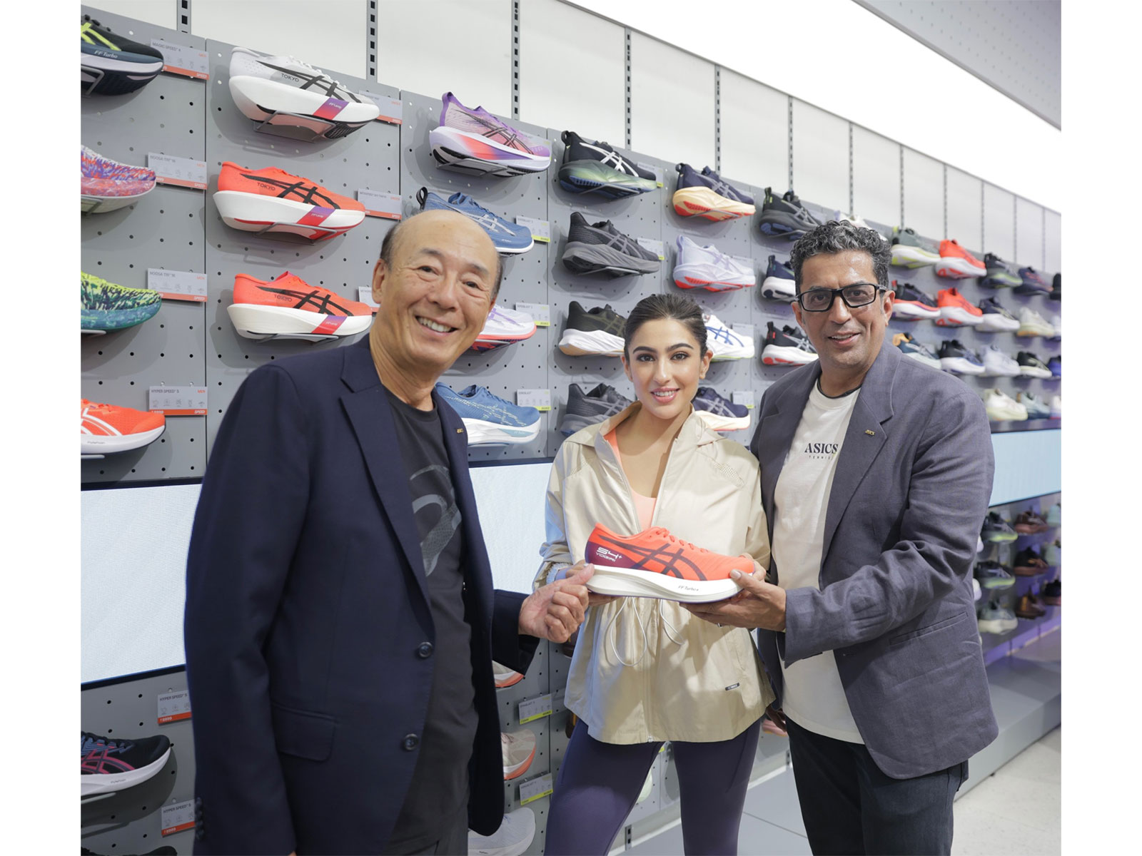 L to R: Mr. Yasuhito Hirota, Chairman and CEO, Representative Director, ASICS Corporation; Ms. Sara Ali Khan; Mr. Rajat Khurana, Managing Director, ASICS India and South ASIA L to R: Mr. Yasuhito Hirota, Chairman and CEO, Representative Director, ASICS Corporation; Ms. Sara Ali Khan; Mr. Rajat Khurana, Managing Director, ASICS India and South ASIA