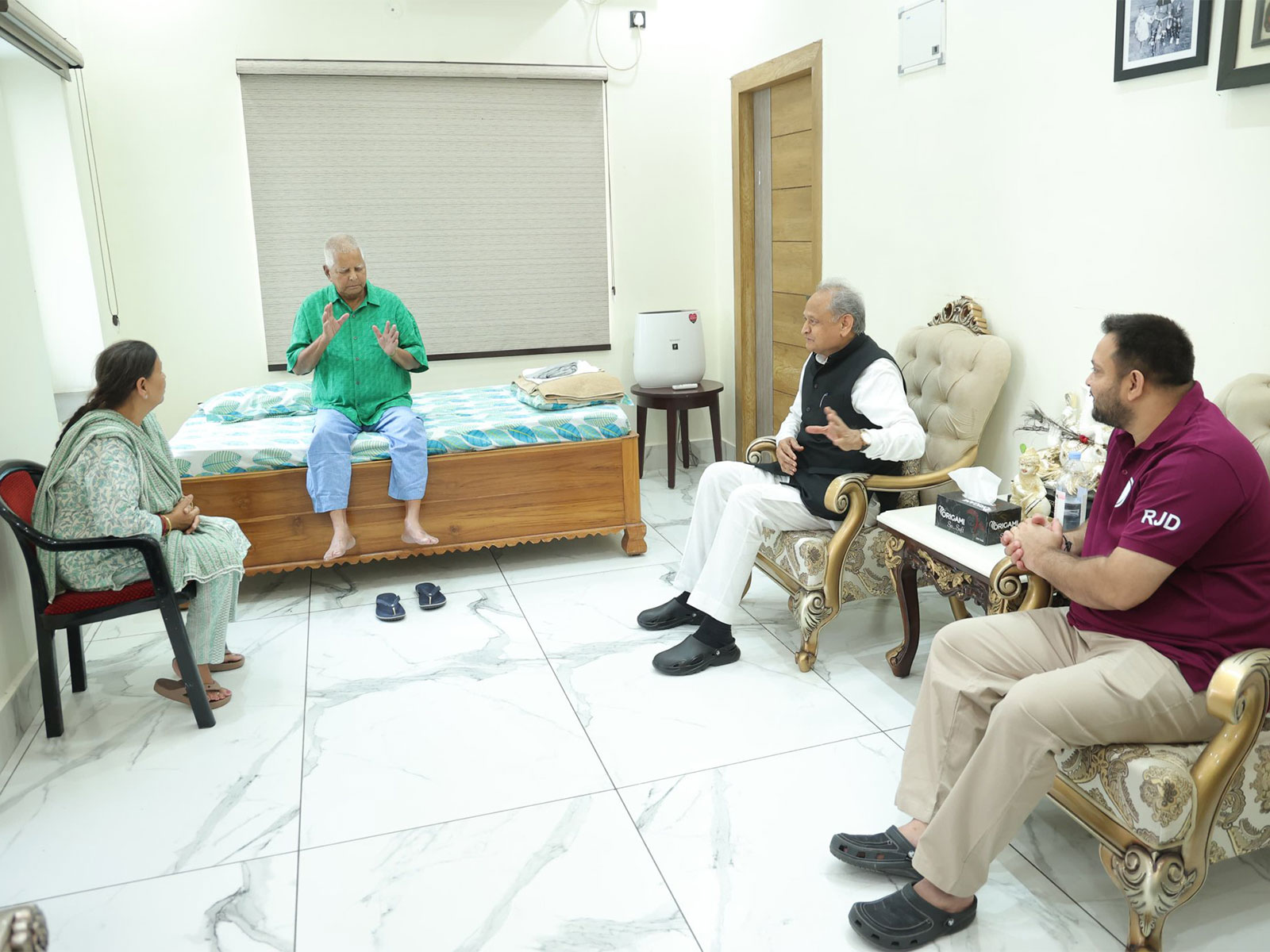 Senior Congress leader Ashok Gehlot with RJD leadership (Photo/X@ashokgehlot51) Senior Congress leader Ashok Gehlot with RJD leadership (Photo/X@ashokgehlot51)