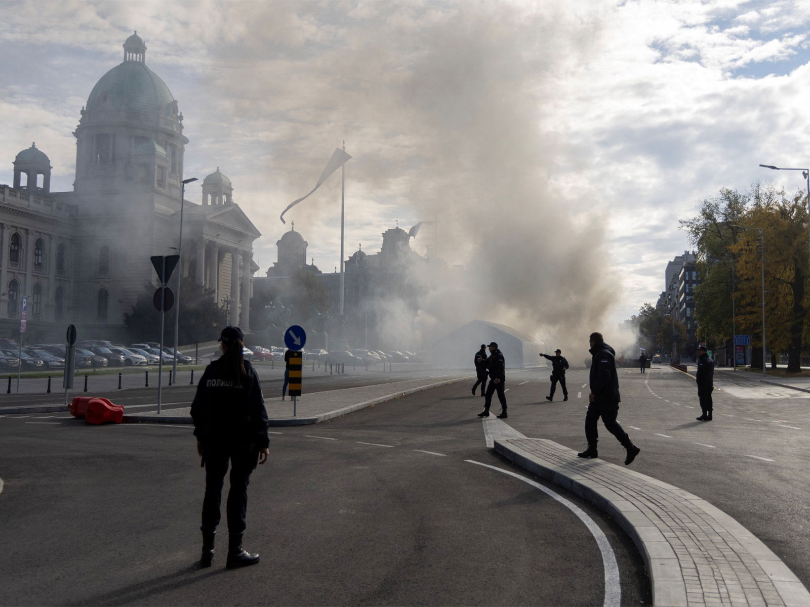 Incident outside Serbian parliament building in Belgrade (Photo/Reuters) Incident outside Serbian parliament building in Belgrade (Photo/Reuters)