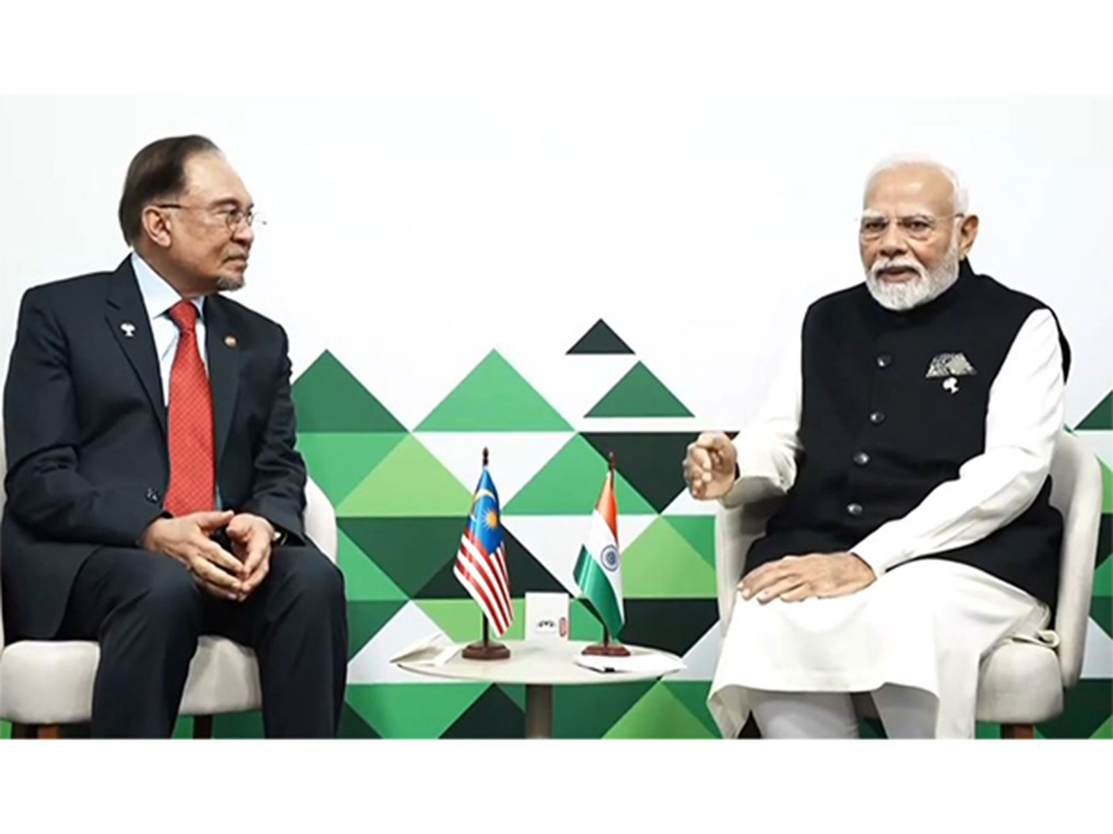 Prime Minister Narendra Modi, Malaysia PM Anwar Ibrahim (Image Credit: ANI/DD News) Prime Minister Narendra Modi, Malaysia PM Anwar Ibrahim (Image Credit: ANI/DD News)