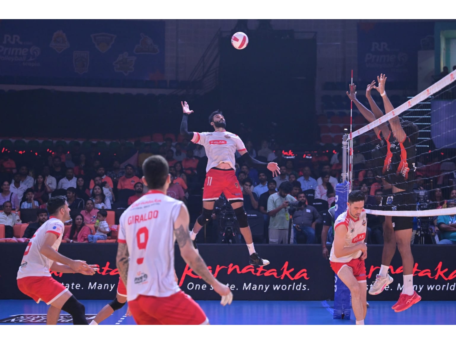 PVL 2025 Season 4 (Match 31): Kolkata Thunderbolts shine bright on Diwali night with 3–1 victory over Hyderabad Black Hawks PVL 2025 Season 4 (Match 31): Kolkata Thunderbolts shine bright on Diwali night with 3–1 victory over Hyderabad Black Hawks