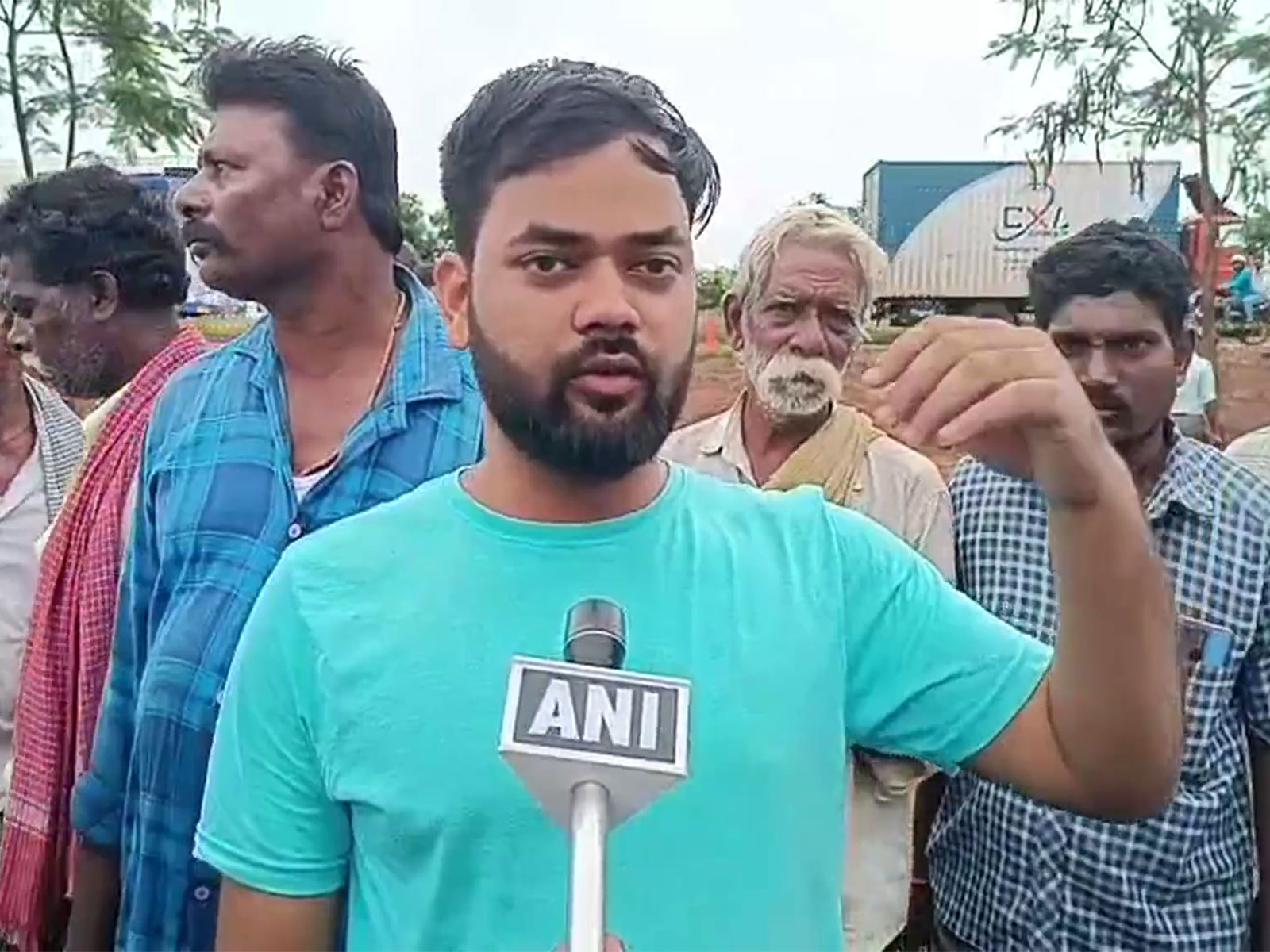 Jayant Kushwaha, eyewitness to Kurnool bus fire (Photo/ANI) Jayant Kushwaha, eyewitness to Kurnool bus fire (Photo/ANI)