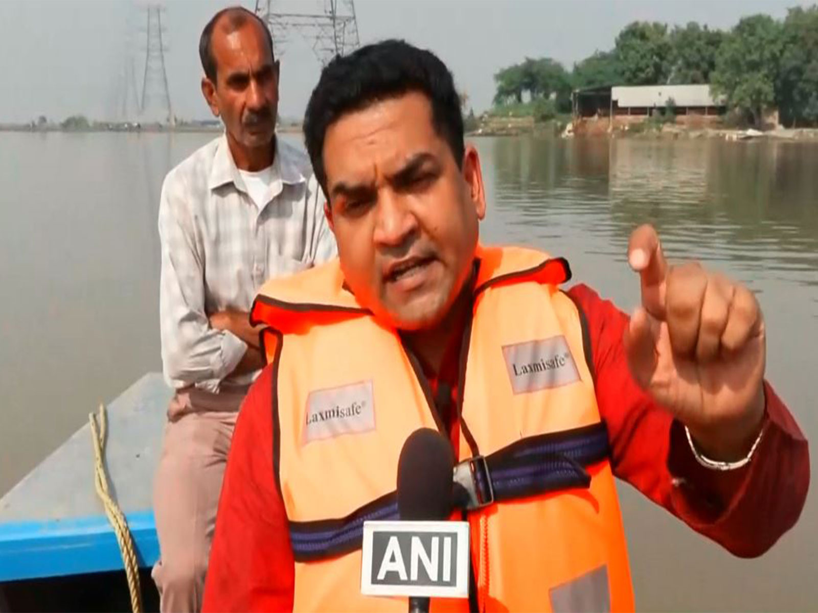 Delhi Minister Kapil Mishra inspects Yamuna Ghat ahead of Chhath Puja(Photo/ANI) Delhi Minister Kapil Mishra inspects Yamuna Ghat ahead of Chhath Puja(Photo/ANI)