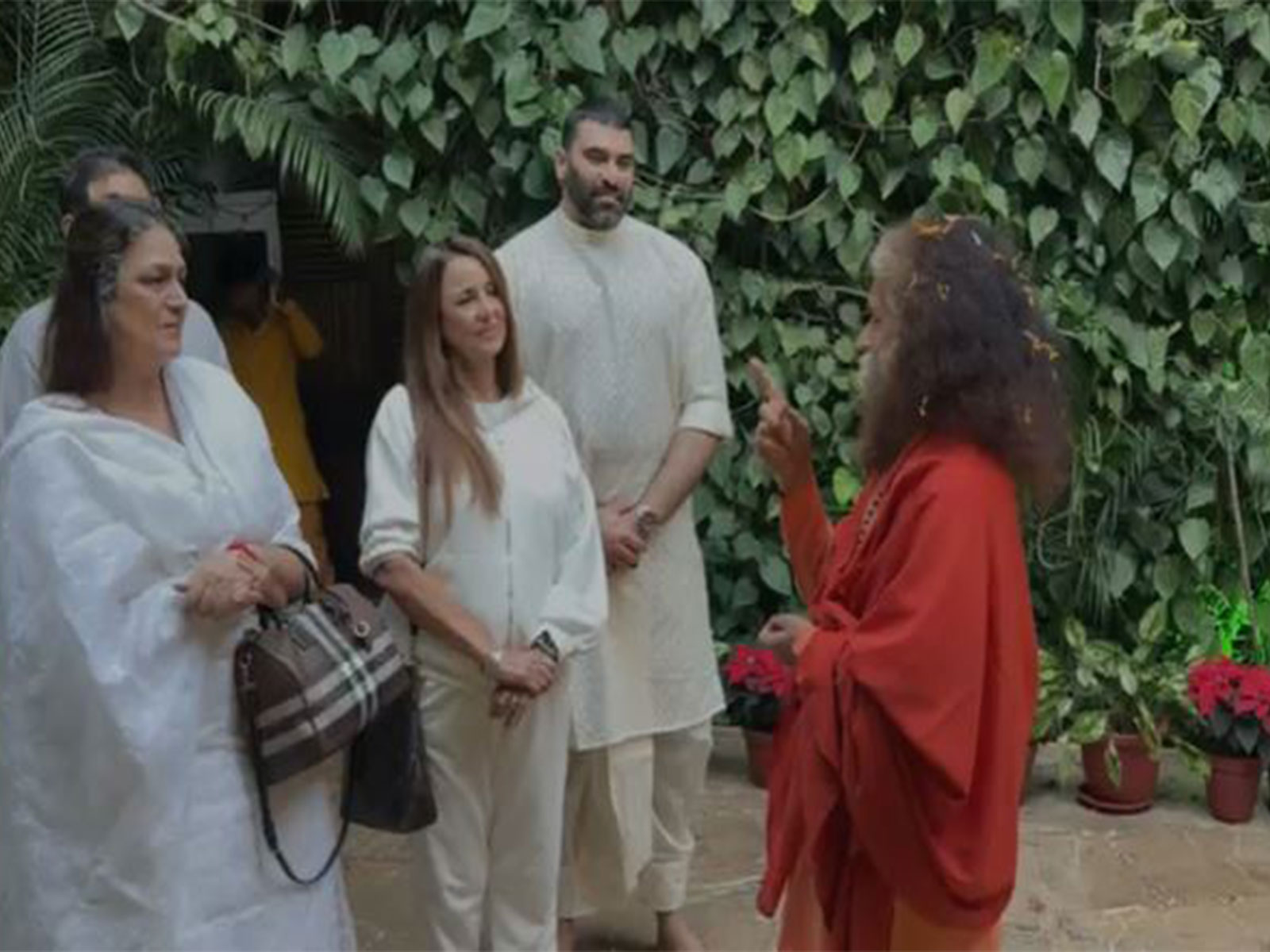 Nikitin Dheer visits Parmath Niketan Ashram with family (Photo: ANI) Nikitin Dheer visits Parmath Niketan Ashram with family (Photo: ANI)