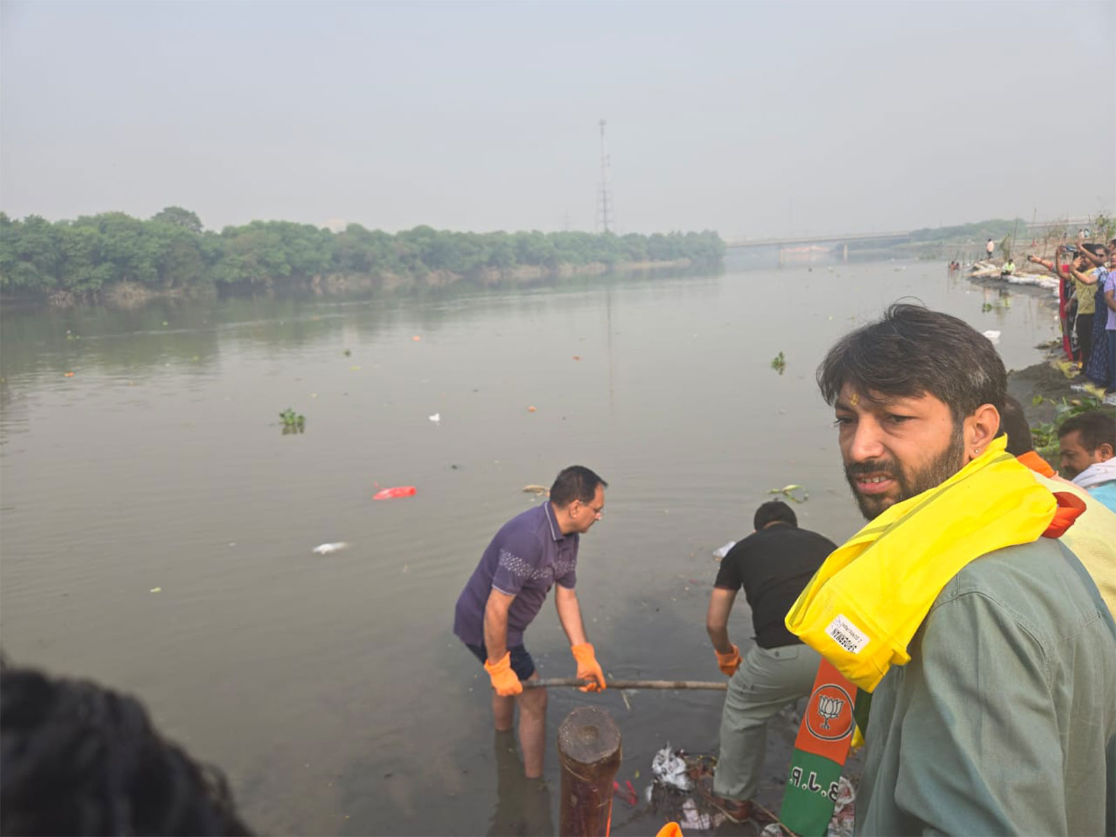 Delhi BJP chief Virendra Sachdeva joins cleanliness drive at Yamuna’s Bhairav ghat (Photo/ANI) Delhi BJP chief Virendra Sachdeva joins cleanliness drive at Yamuna’s Bhairav ghat (Photo/ANI)