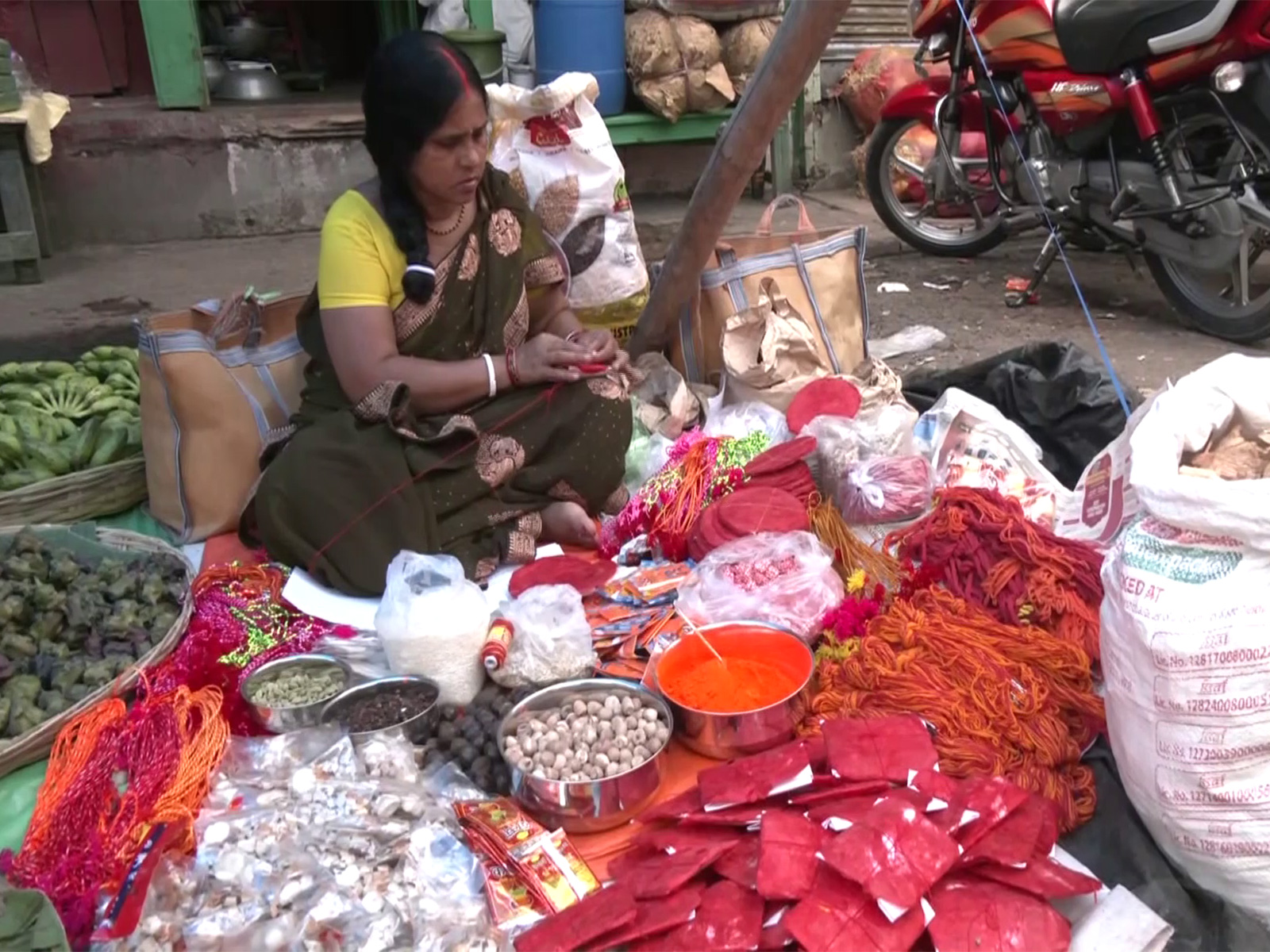 Preparations for Chhath Puja in full swing (Photo/ANI) Preparations for Chhath Puja in full swing (Photo/ANI)