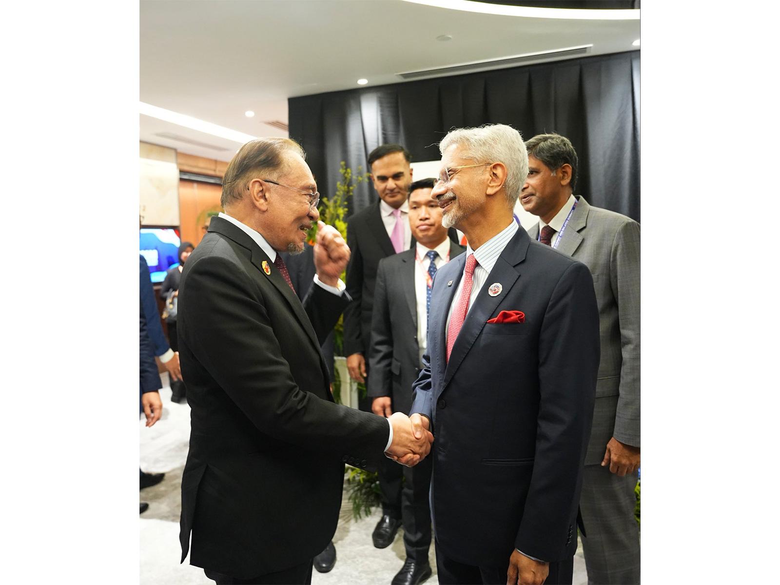External Affairs Minister S Jaishankar with Malaysian Prime Minister Anwar Ibrahim (Photo: X@DrSJaishankar) External Affairs Minister S Jaishankar with Malaysian Prime Minister Anwar Ibrahim (Photo: X@DrSJaishankar)