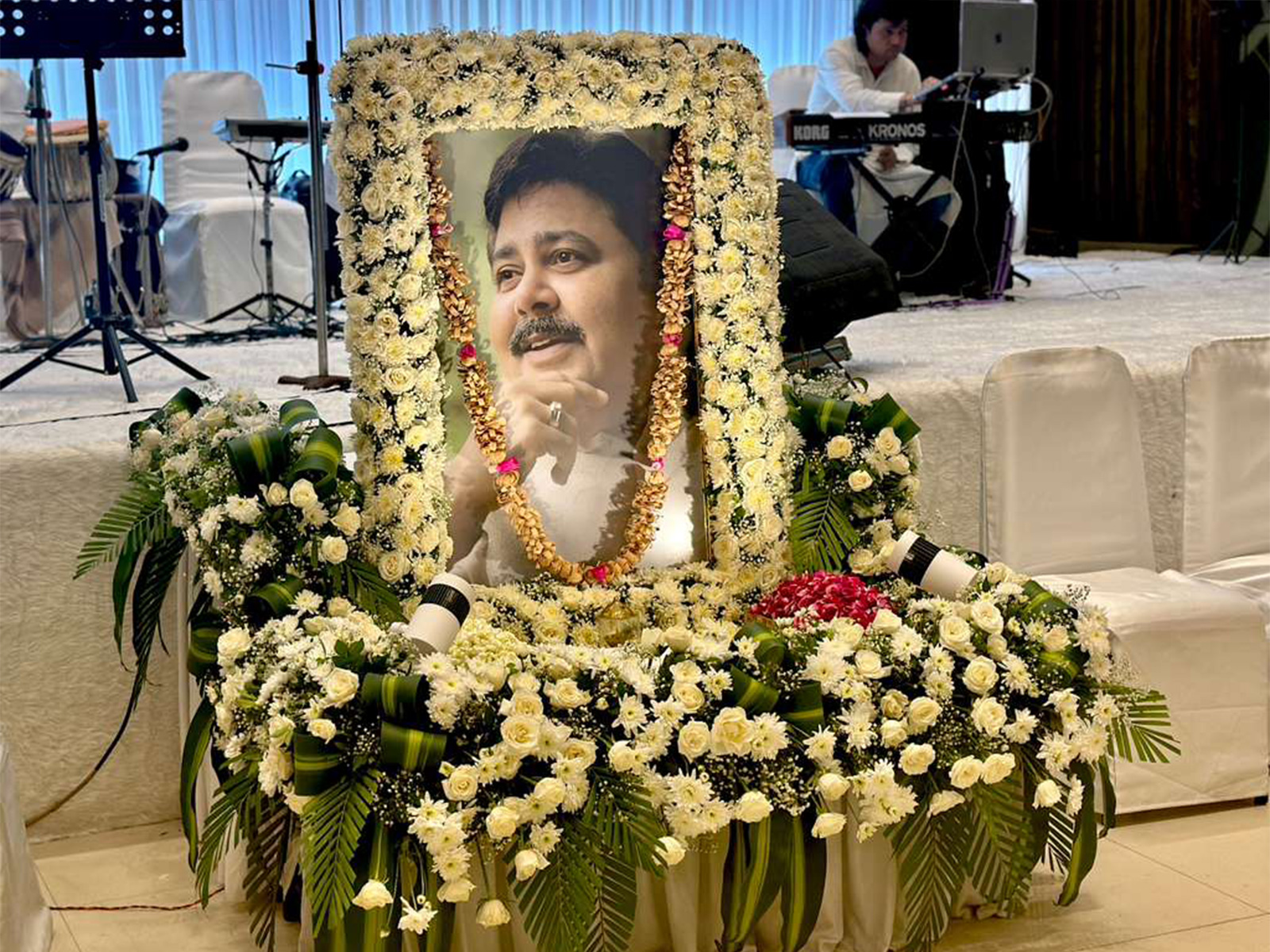 Late actor Satish Shah's prayer meet (Image source/ANI)  Late actor Satish Shah's prayer meet (Image source/ANI)