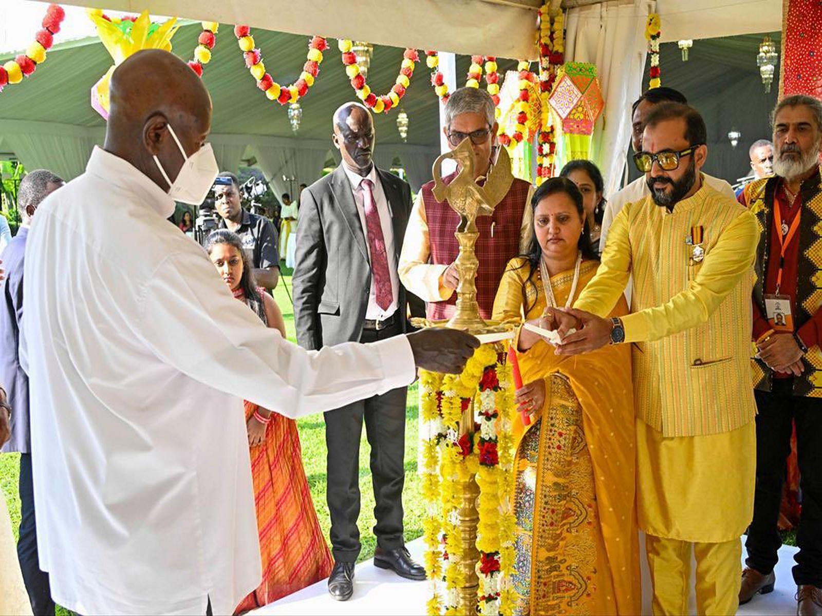 Ugandan President hosts Diwali dinner for Indian community (Photo:X/ @IndiainUganda) Ugandan President hosts Diwali dinner for Indian community (Photo:X/ @IndiainUganda)