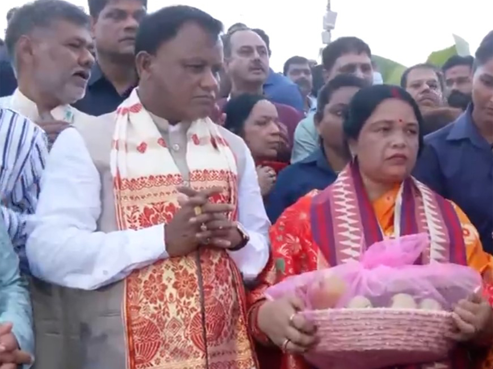 Odisha CM Mohan Charan Majhi performs Chhath Puja with his wife (Photo: ANI) Odisha CM Mohan Charan Majhi performs Chhath Puja with his wife (Photo: ANI)