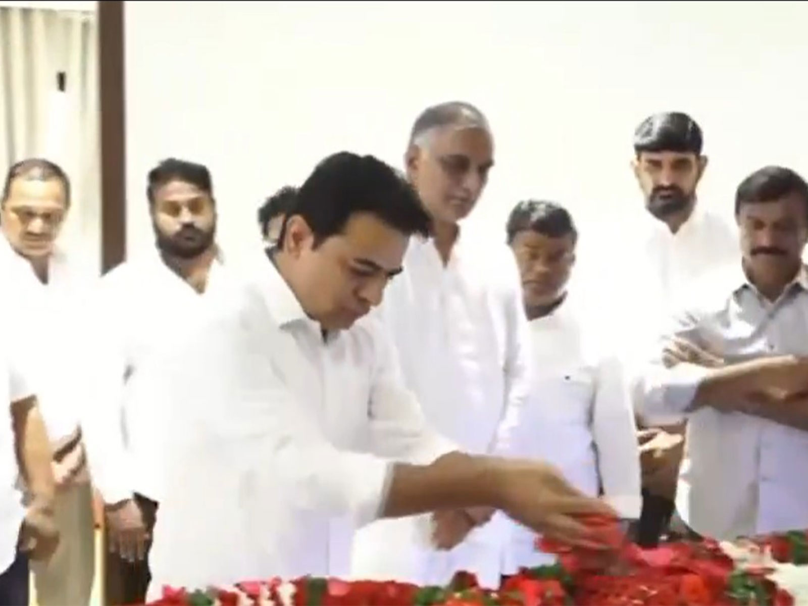 BRS working president KT Rama Rao pays tribute to Tanneeru Satyanarayana Rao (Photo/ANI)