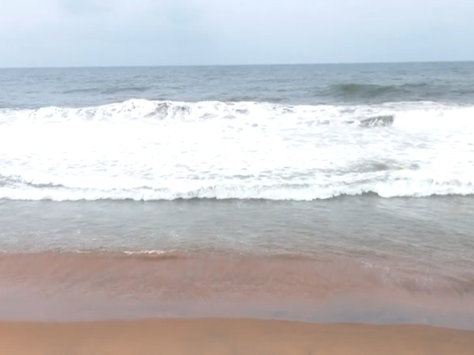 Rough Sea conditions at Palayam Ashan Square Sanghumukham Beach, Thiruvananthapuram, Kerala. (Photo/ANI)