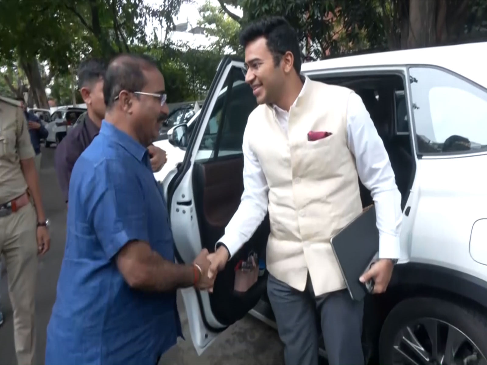 BJP MP tejasvi Surya at Karnataka Dy CM DK Shivakumar's residence. (Photo/ANI) BJP MP tejasvi Surya at Karnataka Dy CM DK Shivakumar's residence. (Photo/ANI)