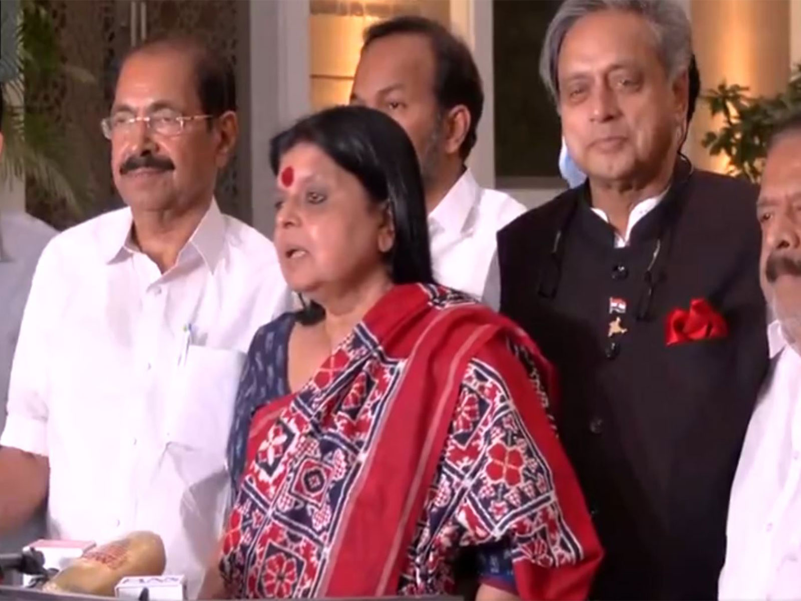 Congress leader Deepa Dasmunsi along with other senior leaders (Photo/ANI) Congress leader Deepa Dasmunsi along with other senior leaders (Photo/ANI)