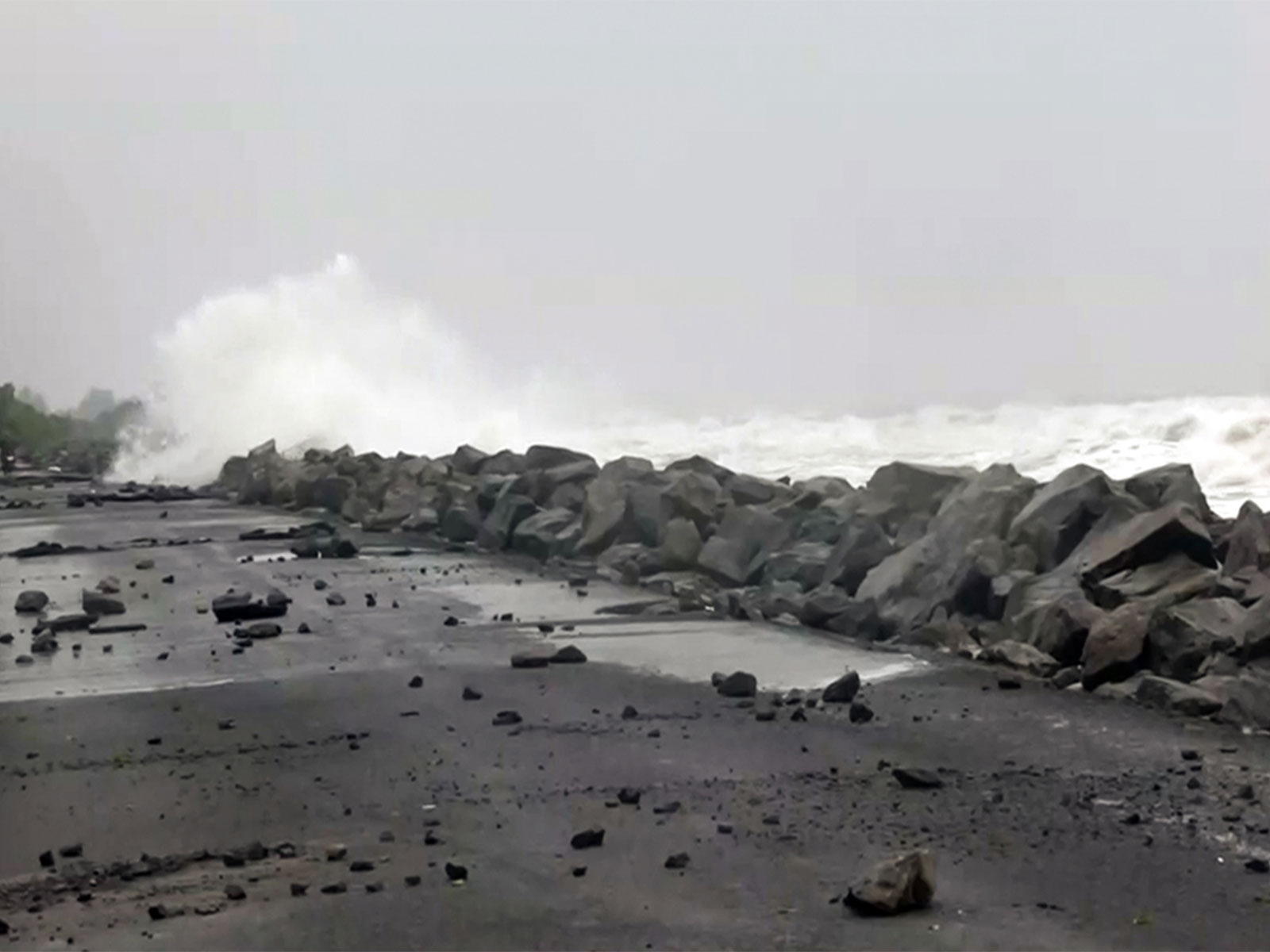 A view of road as Cyclone Montha advances, in Kakinada and Uppada on Tuesday (Photo/ANI) A view of road as Cyclone Montha advances, in Kakinada and Uppada on Tuesday (Photo/ANI)