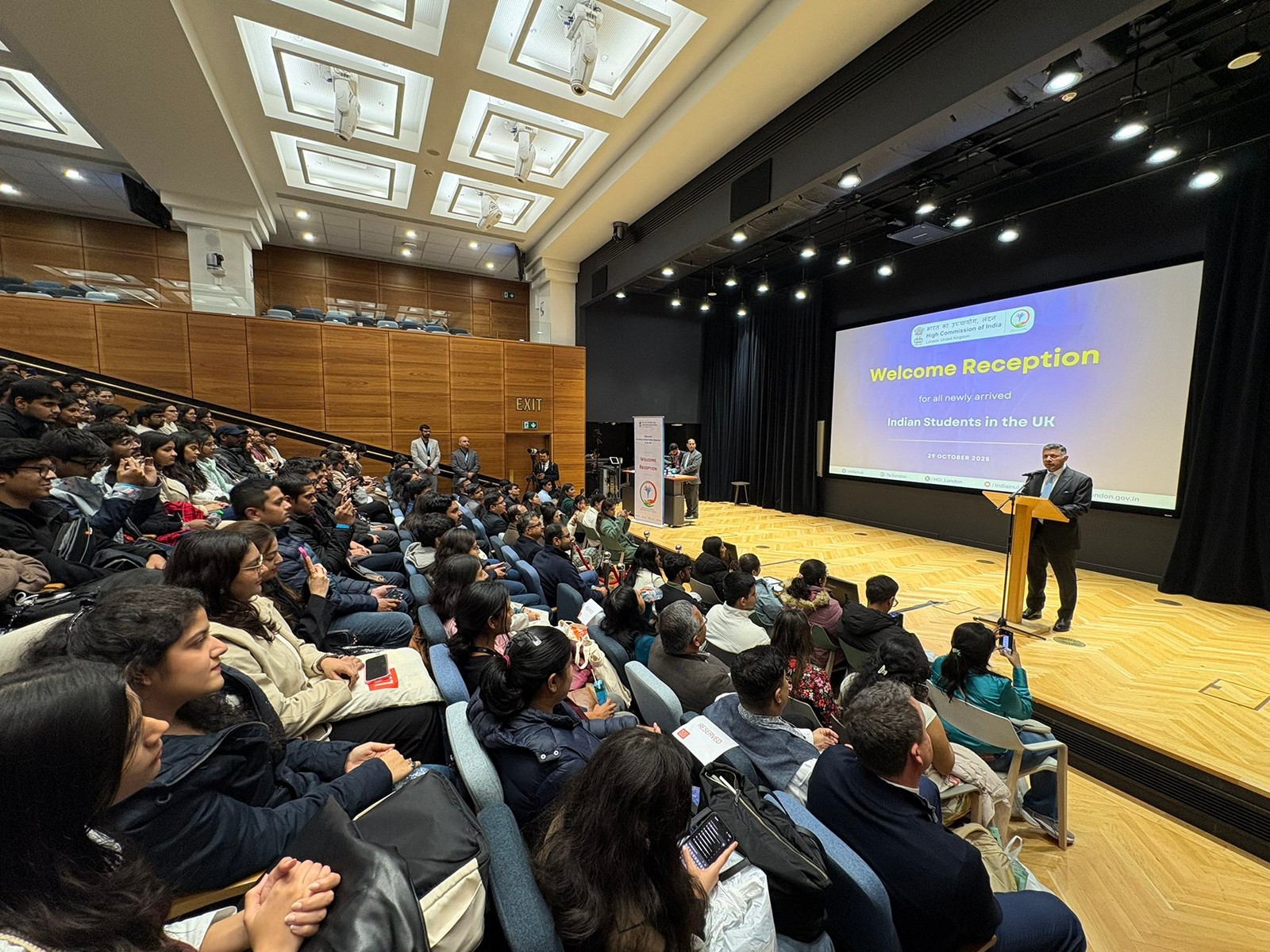 Vikram Doraiswami, Indian High Commissioner to UK, adresses the newly arrived students in UK (Photo/X@HCI_London) Vikram Doraiswami, Indian High Commissioner to UK, adresses the newly arrived students in UK (Photo/X@HCI_London)