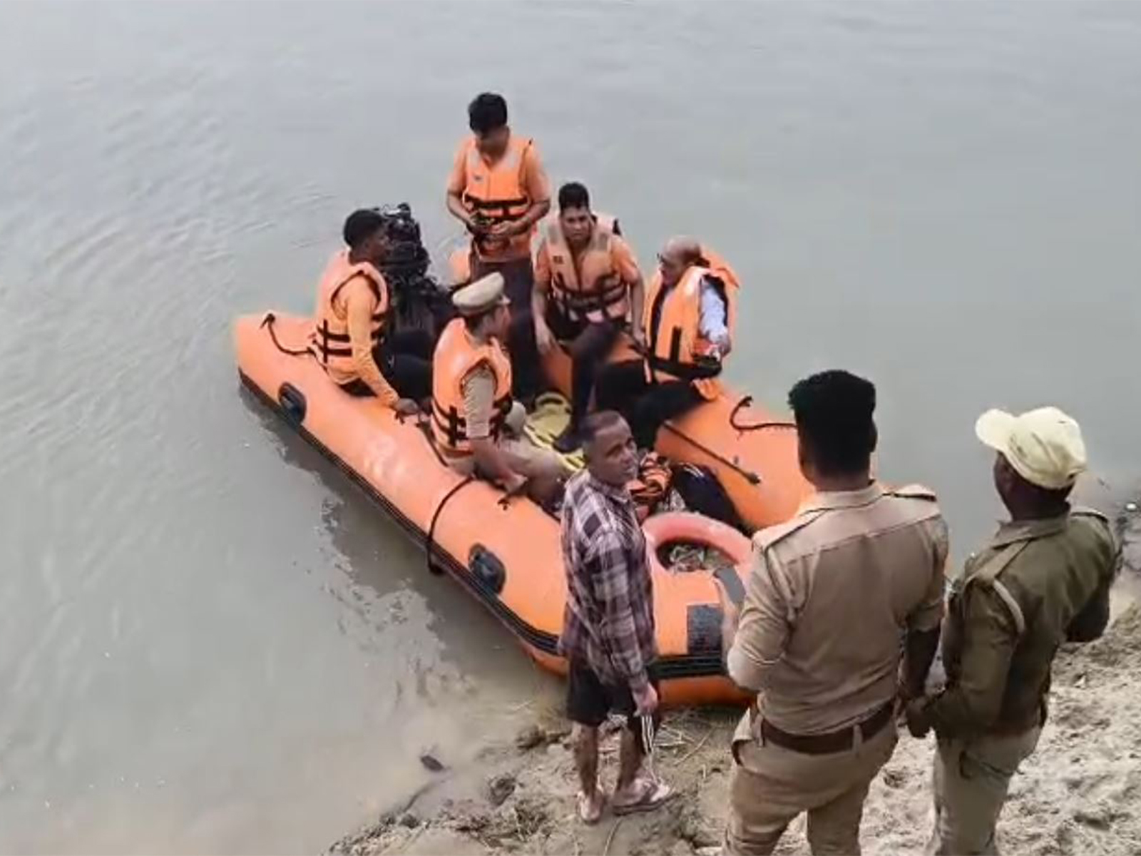 Rescue ops continue in Bahraich (Photo/ANI)