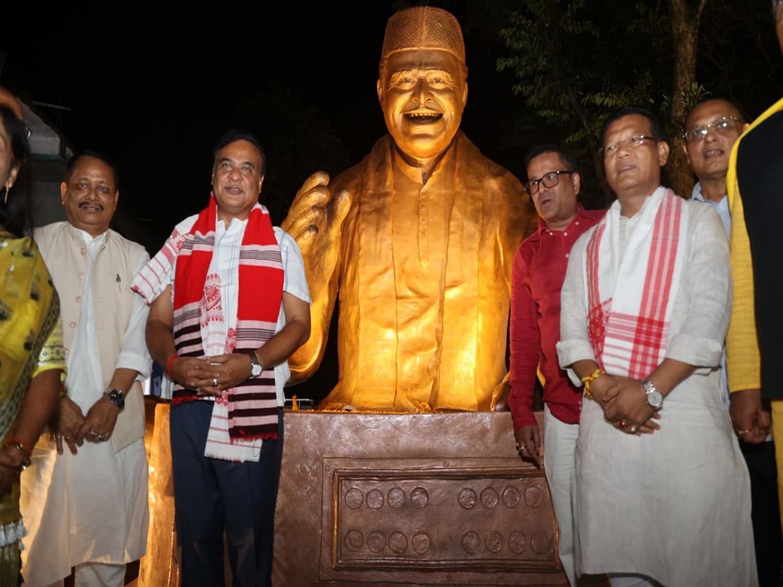 Assam CM Sarma unveils statue of Bhupen Hazarika (Photo/ANI) Assam CM Sarma unveils statue of Bhupen Hazarika (Photo/ANI)