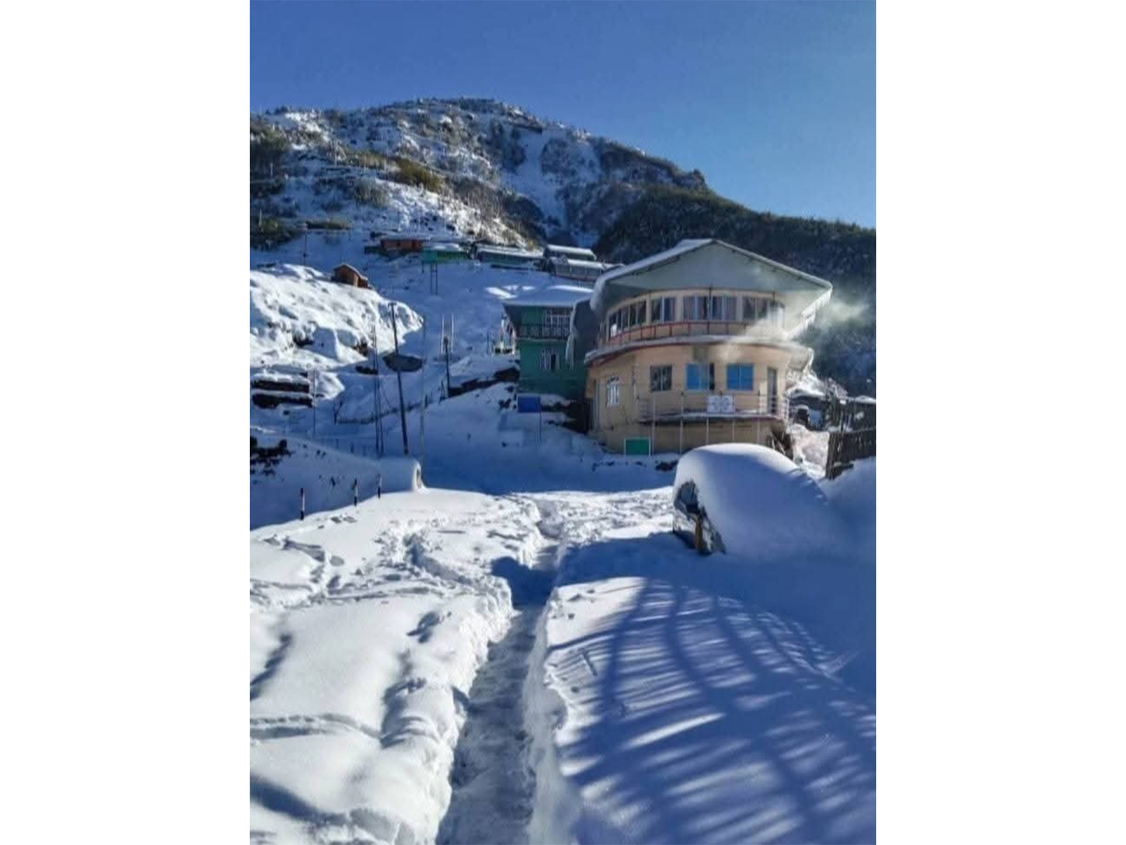 Heavy Snowfall at Indo-China Border: Red Alert Issued in Sikkim (Photo/ANI) Heavy Snowfall at Indo-China Border: Red Alert Issued in Sikkim (Photo/ANI)