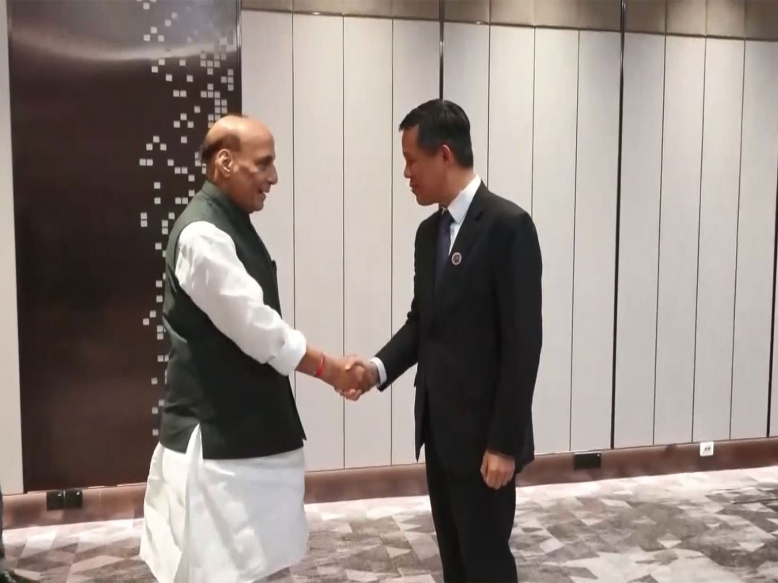 Defence Minister Rajnath Singh met Singapore Defence Minister Chan Chun Sing in Kuala Lumpur (Photo/ANI) Defence Minister Rajnath Singh met Singapore Defence Minister Chan Chun Sing in Kuala Lumpur (Photo/ANI)