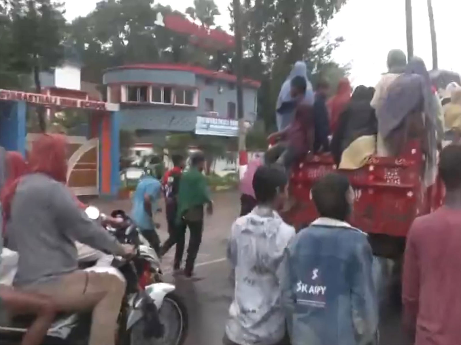 Jan Suraaj worker Dularchand Yadav's body being taken for postmortem (Photo/ANI)