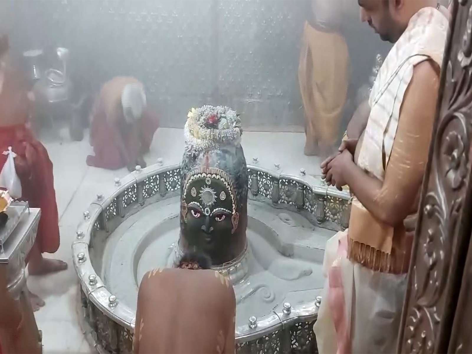 Bhasma Aarti performed at the Mahakaleshwar Jyotirlinga Temple in Ujjain. (Photo/ANI) Bhasma Aarti performed at the Mahakaleshwar Jyotirlinga Temple in Ujjain. (Photo/ANI)