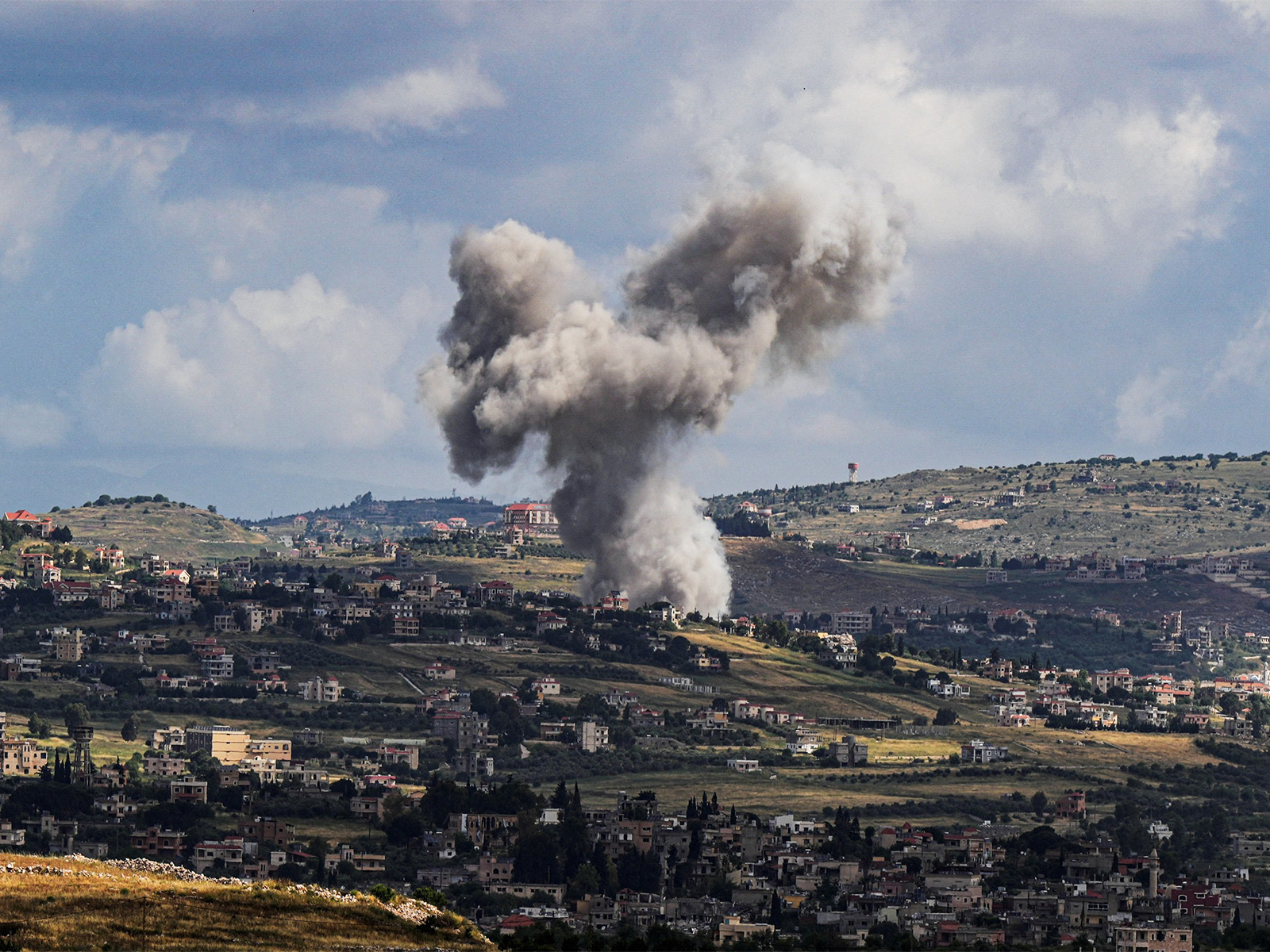 Smoke rises over southern Lebanon after an Israeli strike amid ongoing cross-border clashes with Hezbollah, May 5, 2024. (File Photo/Reuters) Smoke rises over southern Lebanon after an Israeli strike amid ongoing cross-border clashes with Hezbollah, May 5, 2024. (File Photo/Reuters)