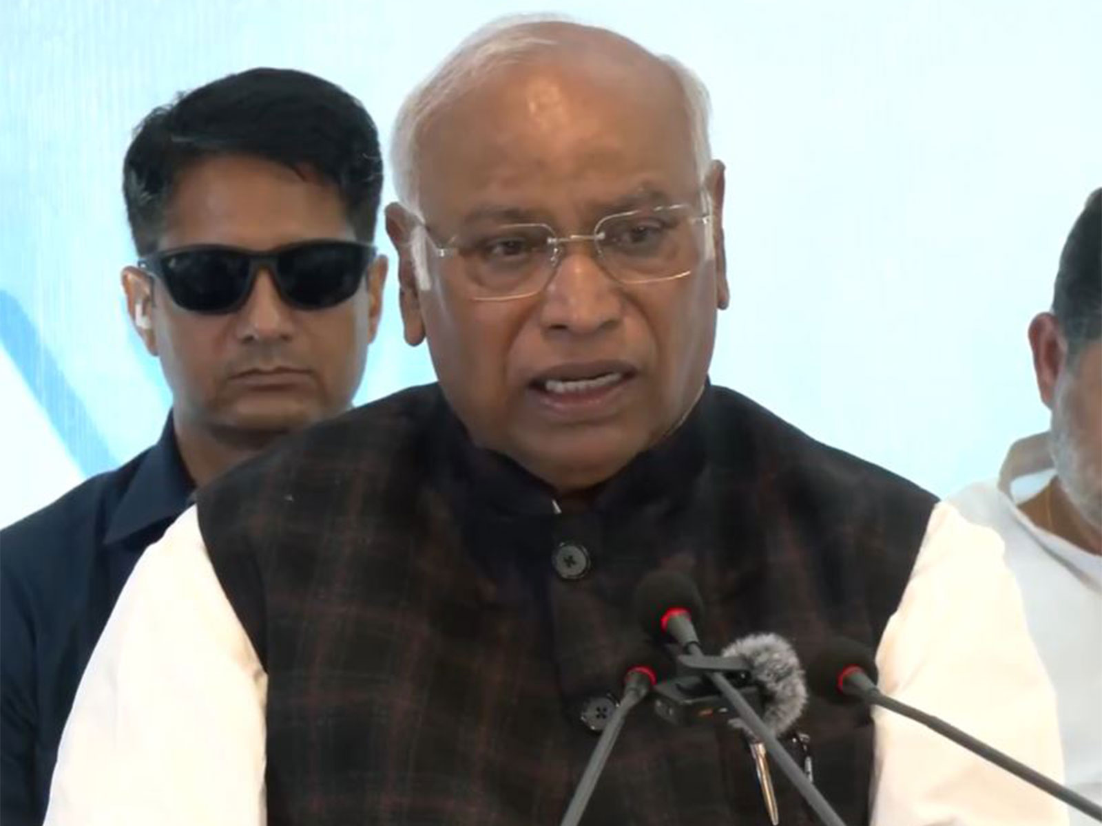 Congress President Mallikarjun Kharge (Photo/ANI) Congress President Mallikarjun Kharge (Photo/ANI)
