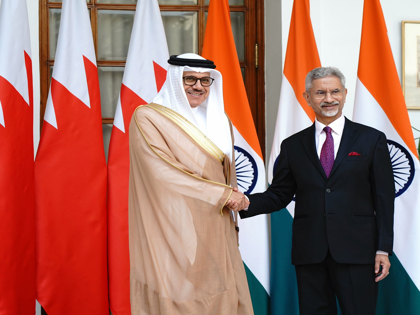 External Affairs Minister S Jaishankar and his Bahrain counterpart Abdullatif bin Rashid Alzayani (Photo/@DrSJaishankar) External Affairs Minister S Jaishankar and his Bahrain counterpart Abdullatif bin Rashid Alzayani (Photo/@DrSJaishankar)