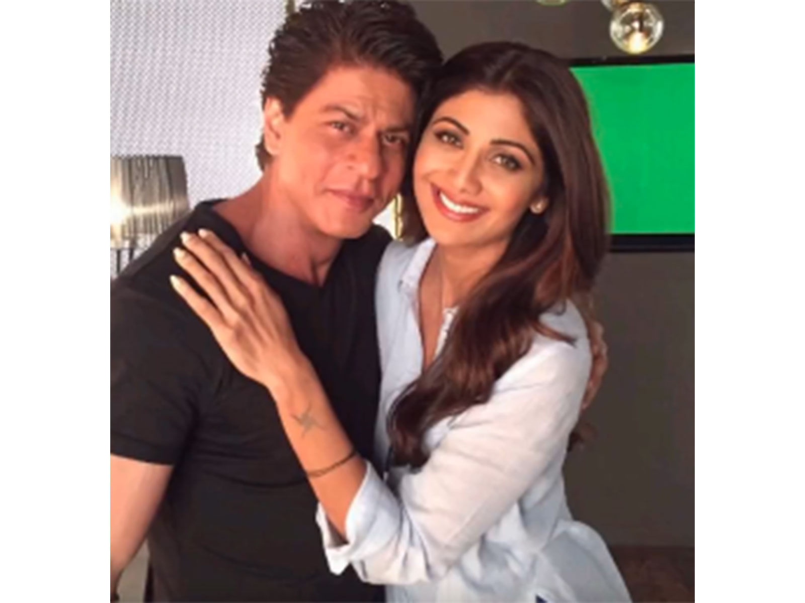 Actors Shah Rukh Khan and Shilpa Shetty (Image source: Shilpa's X) Actors Shah Rukh Khan and Shilpa Shetty (Image source: Shilpa's X)