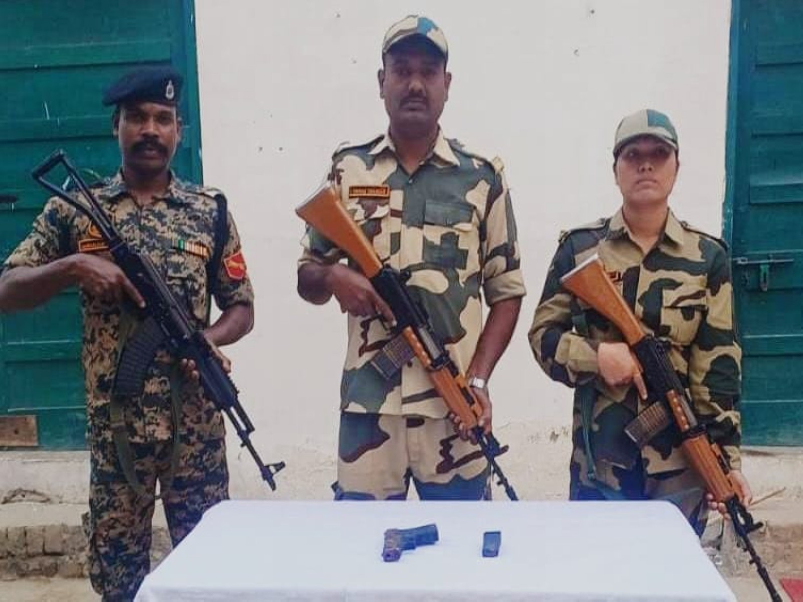 BSF recover pistol in Amritsar (Photo/BSF) BSF recover pistol in Amritsar (Photo/BSF)