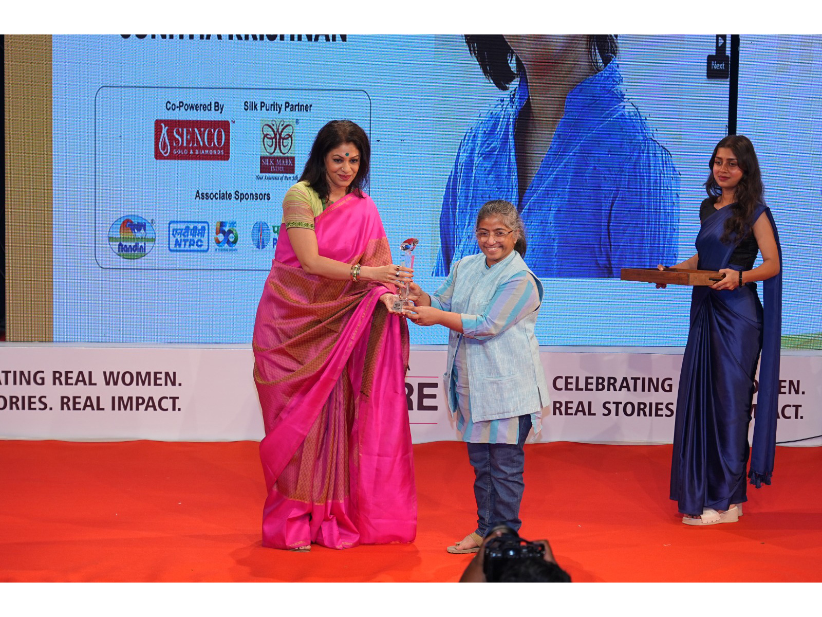 L to R - Madhu Natraj, award winning choreographer and art-preneur handing over the Social Impact Icon award to Sunitha Krishnan L to R - Madhu Natraj, award winning choreographer and art-preneur handing over the Social Impact Icon award to Sunitha Krishnan