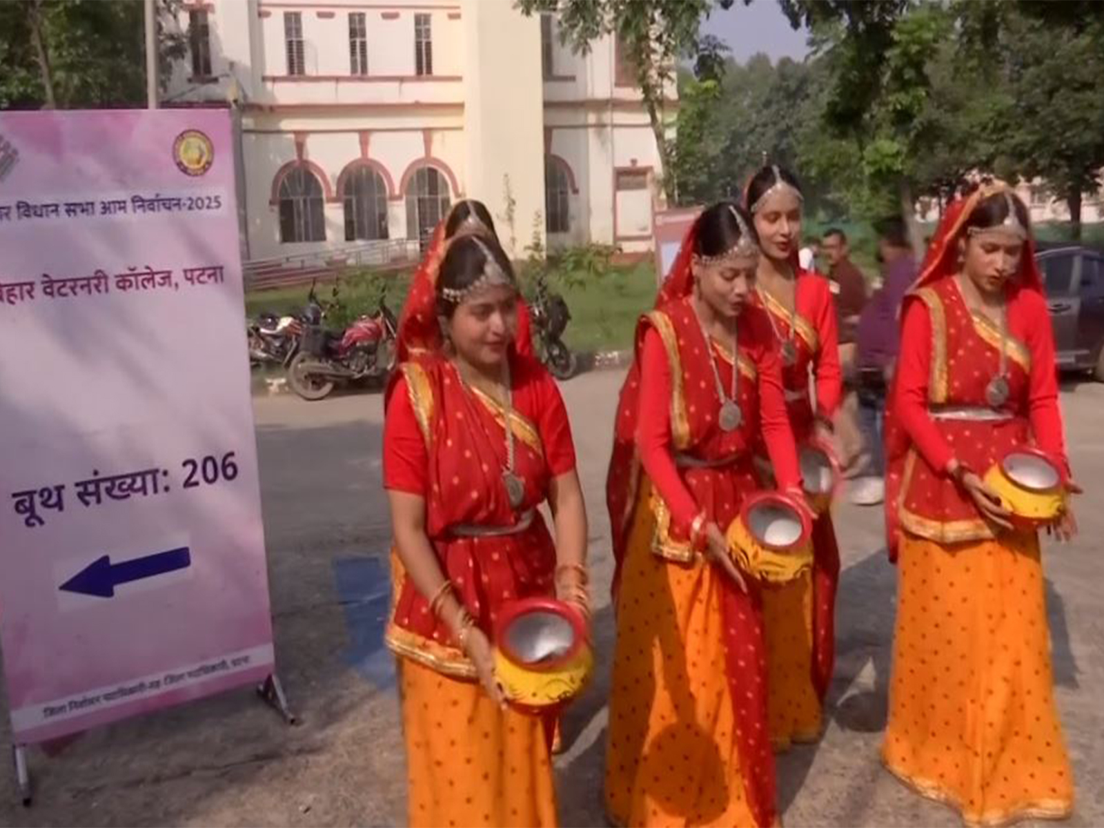 Women perform Mithila’s folk dance Jhijhiya to spread voting awareness in Patna (Photo/ANI) Women perform Mithila’s folk dance Jhijhiya to spread voting awareness in Patna (Photo/ANI)