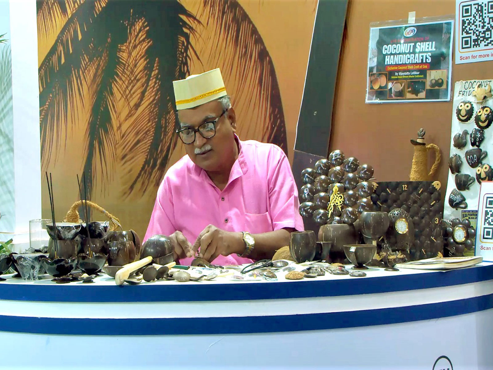 Artisan Vijaydatta Lotlikar showcases his coconut shell handicrafts at Bharat Parv, Ekta Nagar (Photo/Gujarat CMO) Artisan Vijaydatta Lotlikar showcases his coconut shell handicrafts at Bharat Parv, Ekta Nagar (Photo/Gujarat CMO)
