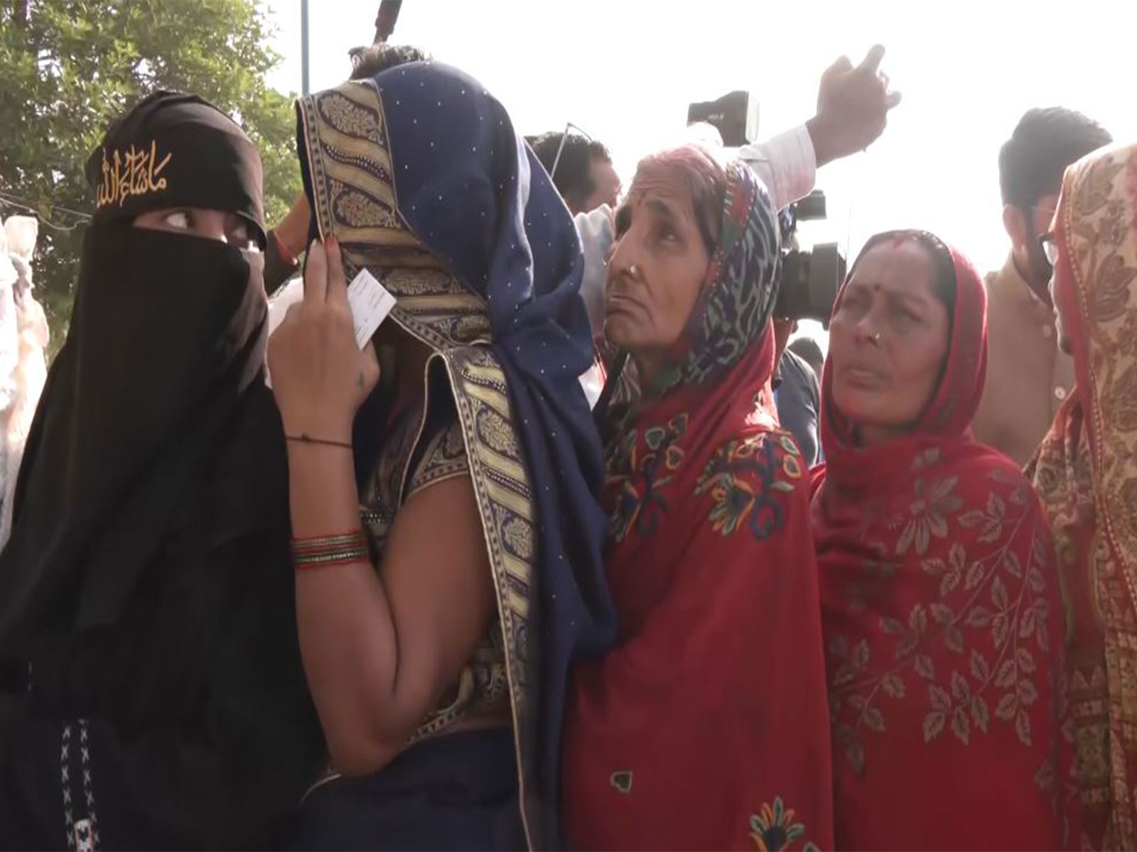 Women voters in Siwan's Pratappur village (Photo/ANI) Women voters in Siwan's Pratappur village (Photo/ANI)