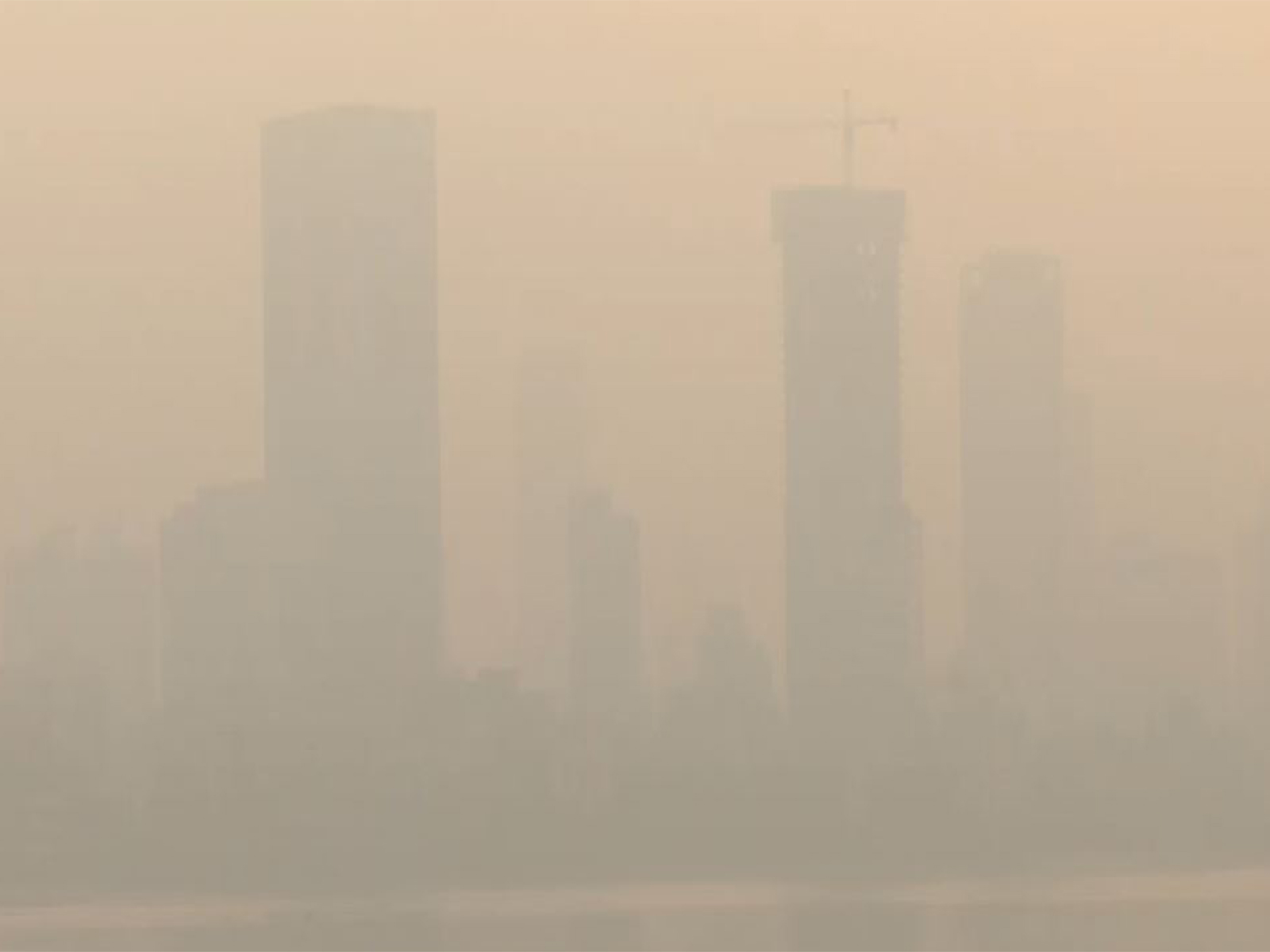 Smog covers Mumbai as air quality remains in poor category (Photo/ANI) Smog covers Mumbai as air quality remains in poor category (Photo/ANI)