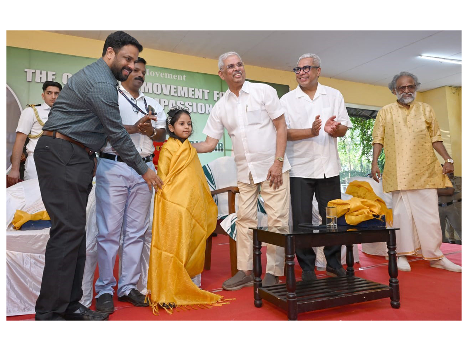 Kerala Governor Felicitates Roohi Mohazzab's Green Initiative Kerala Governor Felicitates Roohi Mohazzab's Green Initiative