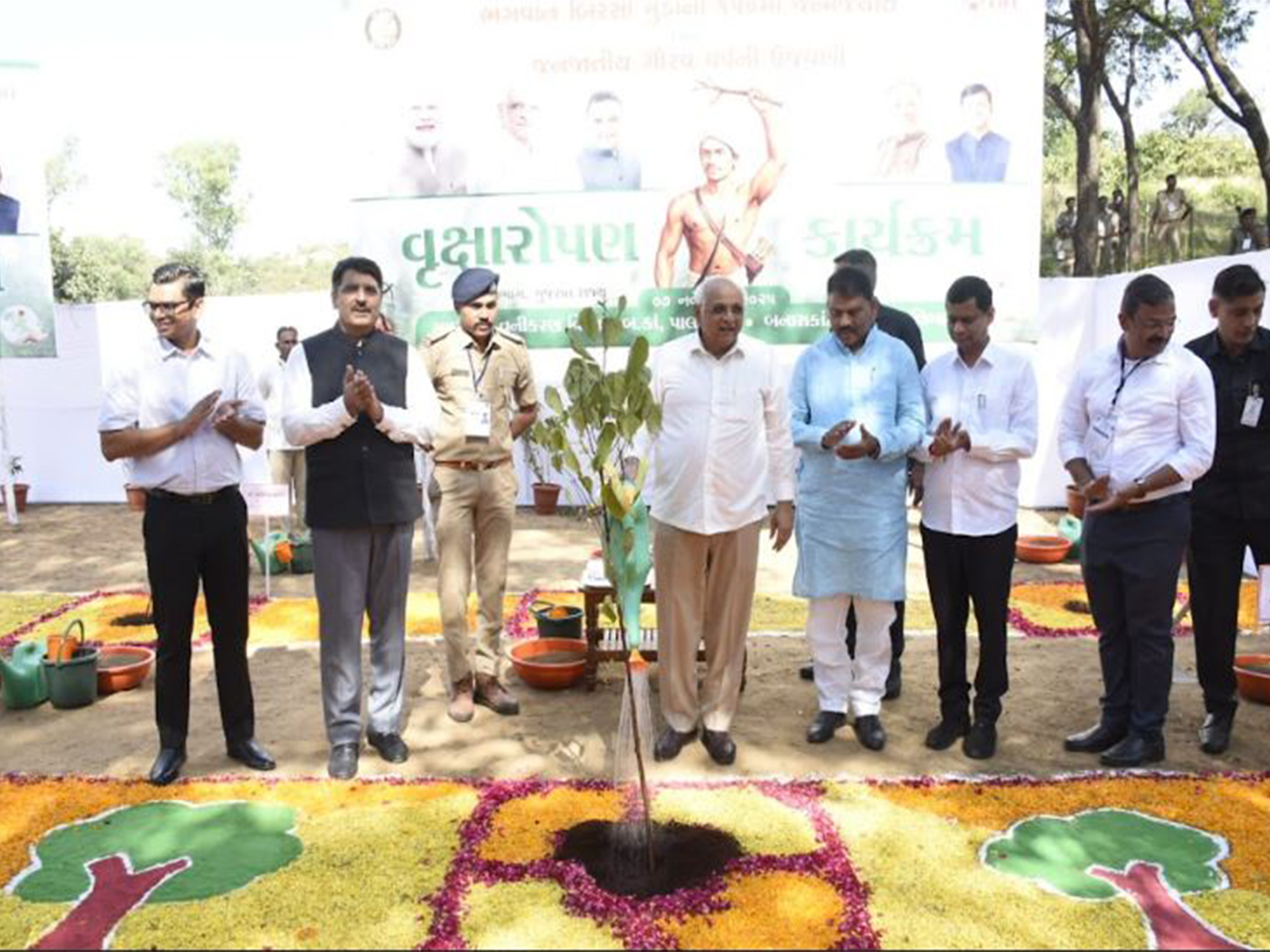 Gujarat Chief Minister Bhupendra Patel flags off Janjatiya Gaurav Yatra in Gujarat on the 150th birth anniversary of Bhagwan Birsa Munda (Photo/Gujarat CMO) Gujarat Chief Minister Bhupendra Patel flags off Janjatiya Gaurav Yatra in Gujarat on the 150th birth anniversary of Bhagwan Birsa Munda (Photo/Gujarat CMO)