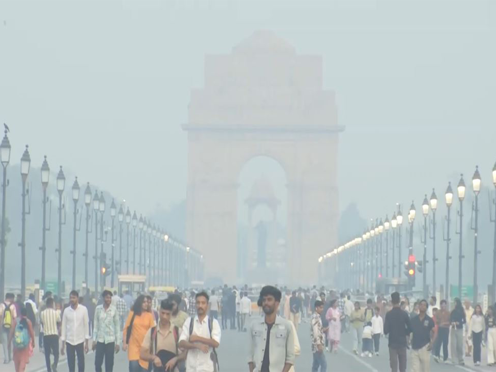 Smog at India Gate (Photo/ANI) Smog at India Gate (Photo/ANI)