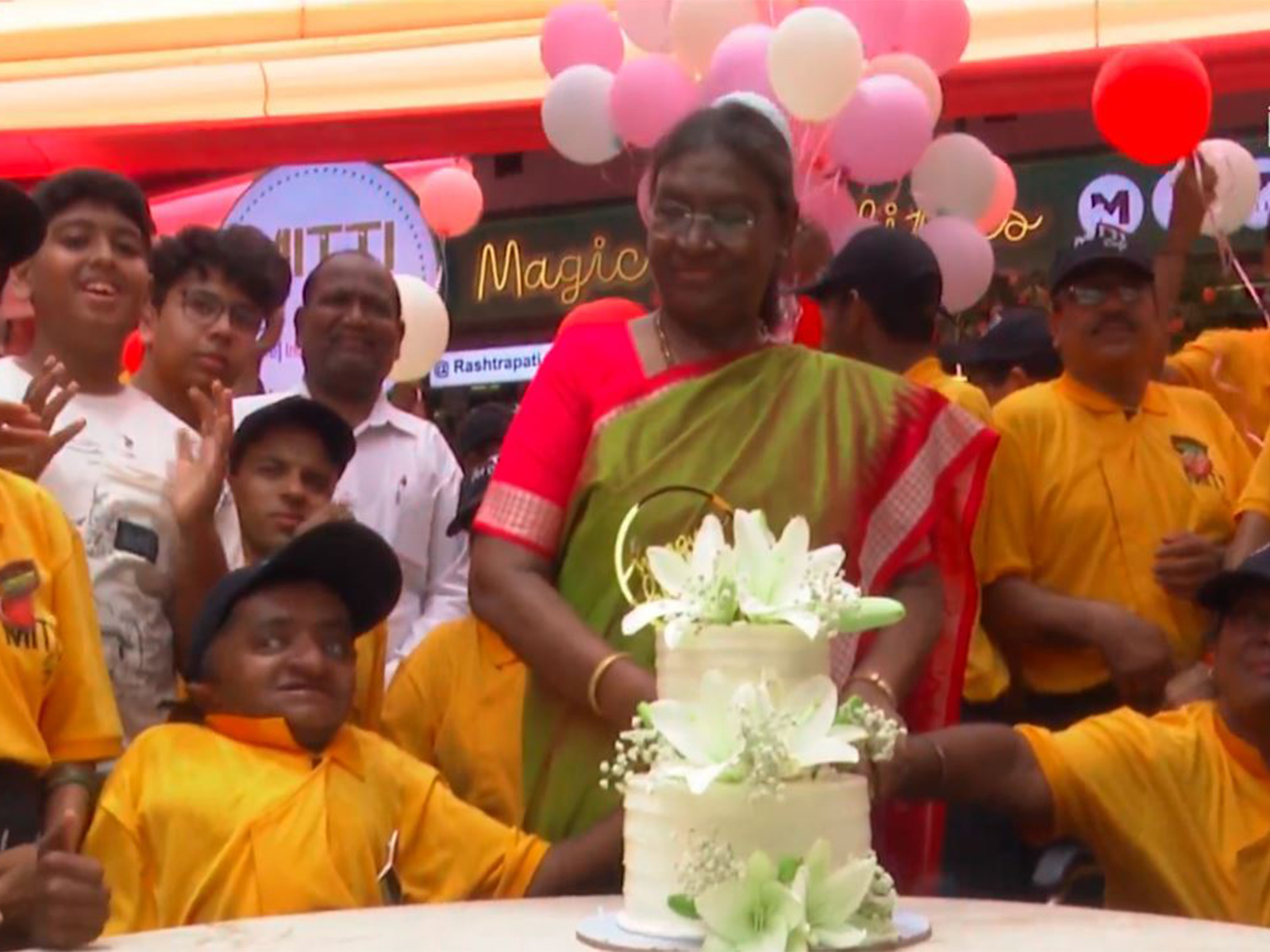President Murmu at Mitti Cafe at Rashtrapati Bhavan (Photo/X/@rashtrapatibhvn) President Murmu at Mitti Cafe at Rashtrapati Bhavan (Photo/X/@rashtrapatibhvn)