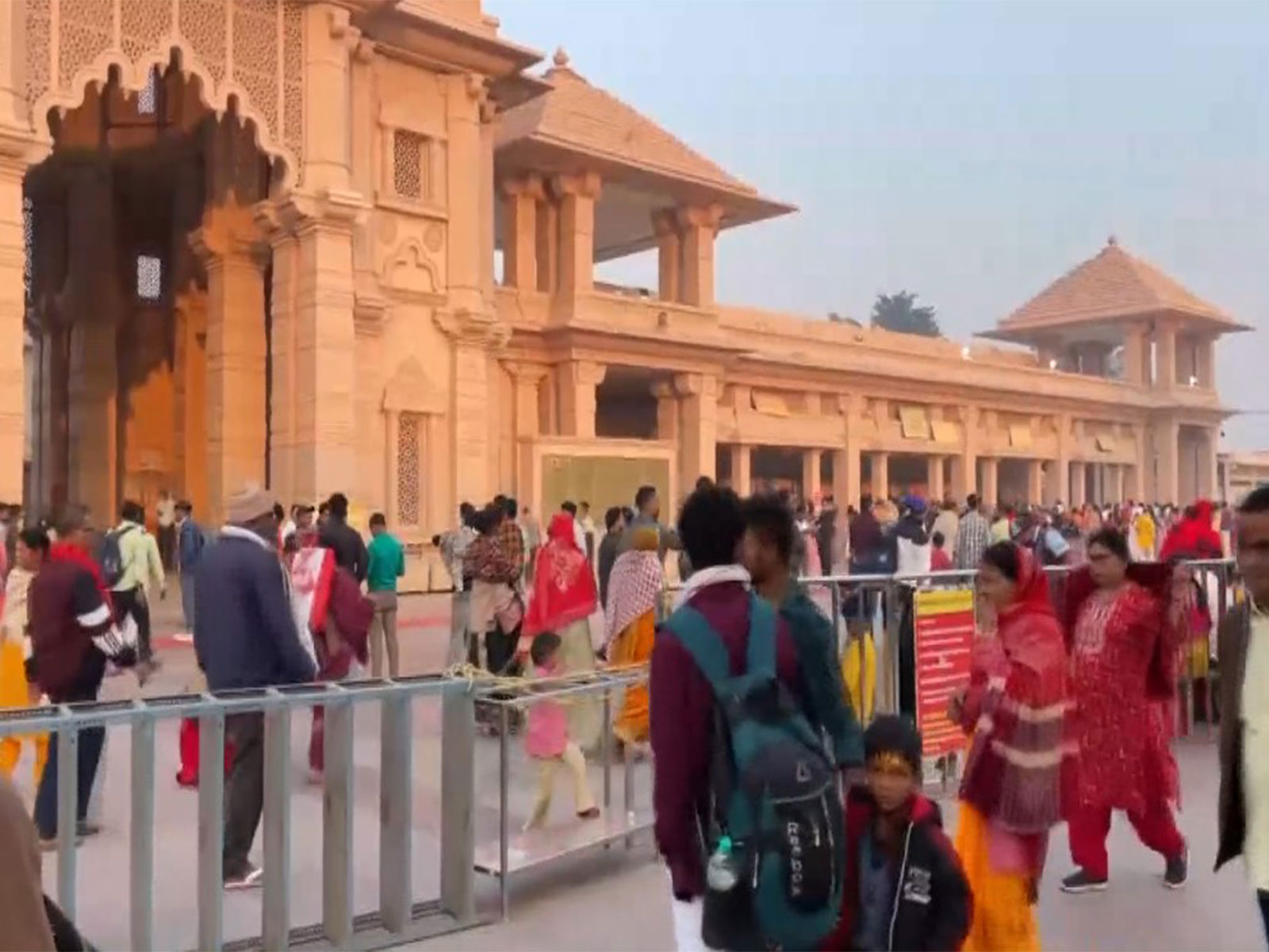 Devotees flock to Sri Ram Janmabhoomi Temple (Photo/ANI) Devotees flock to Sri Ram Janmabhoomi Temple (Photo/ANI)