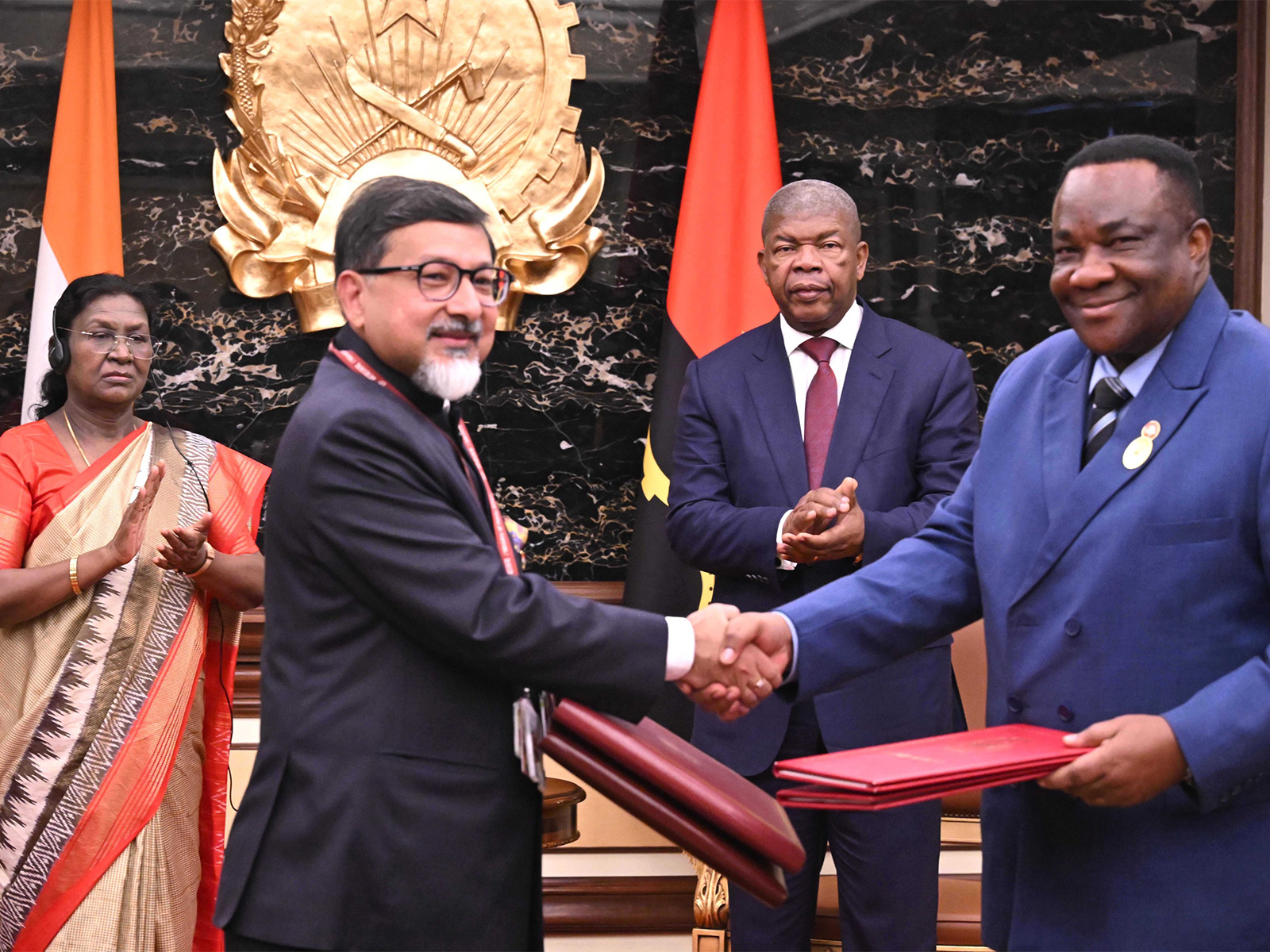 Exchange of MoUs between India and Angola (Photo/ X@rashtrapatibhvn) Exchange of MoUs between India and Angola (Photo/ X@rashtrapatibhvn)