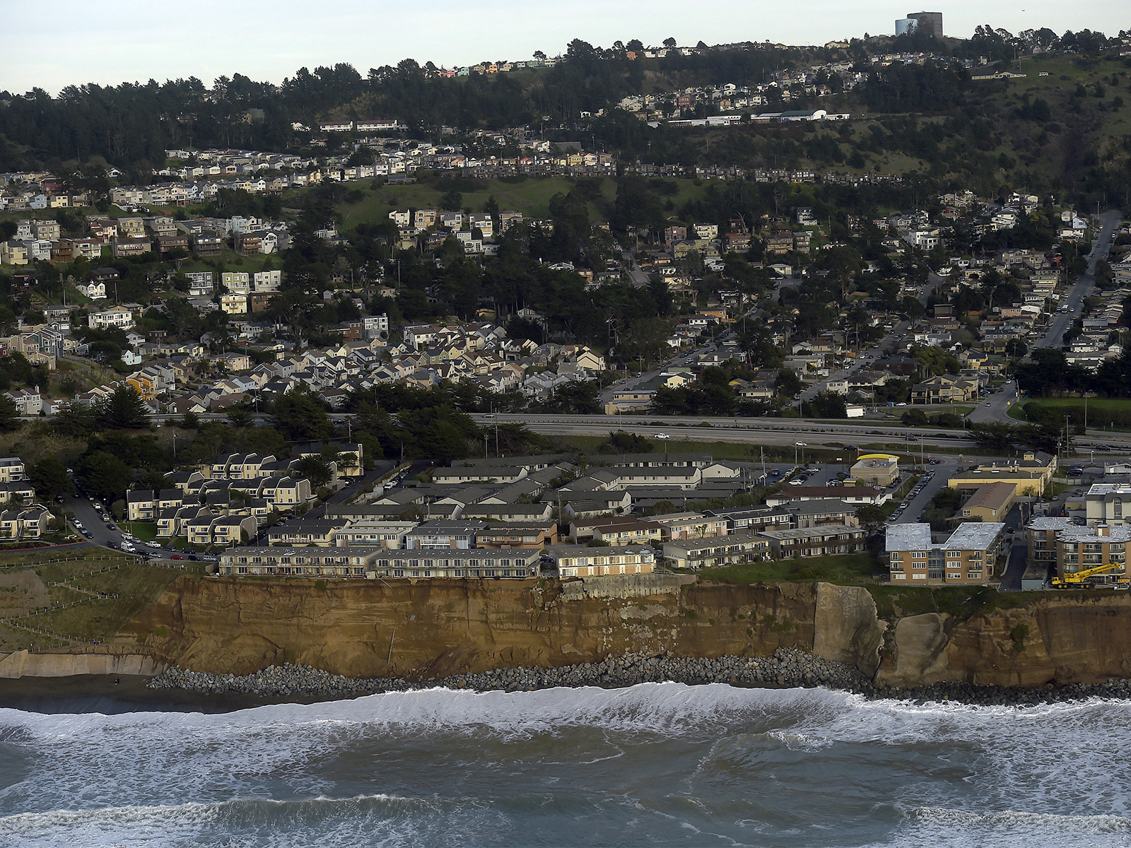 Uninhabitable apartment buildings, in danger of collapsing into the Pacific Ocean, line Esplanade Ave in Pacific (Photo/Reuters)