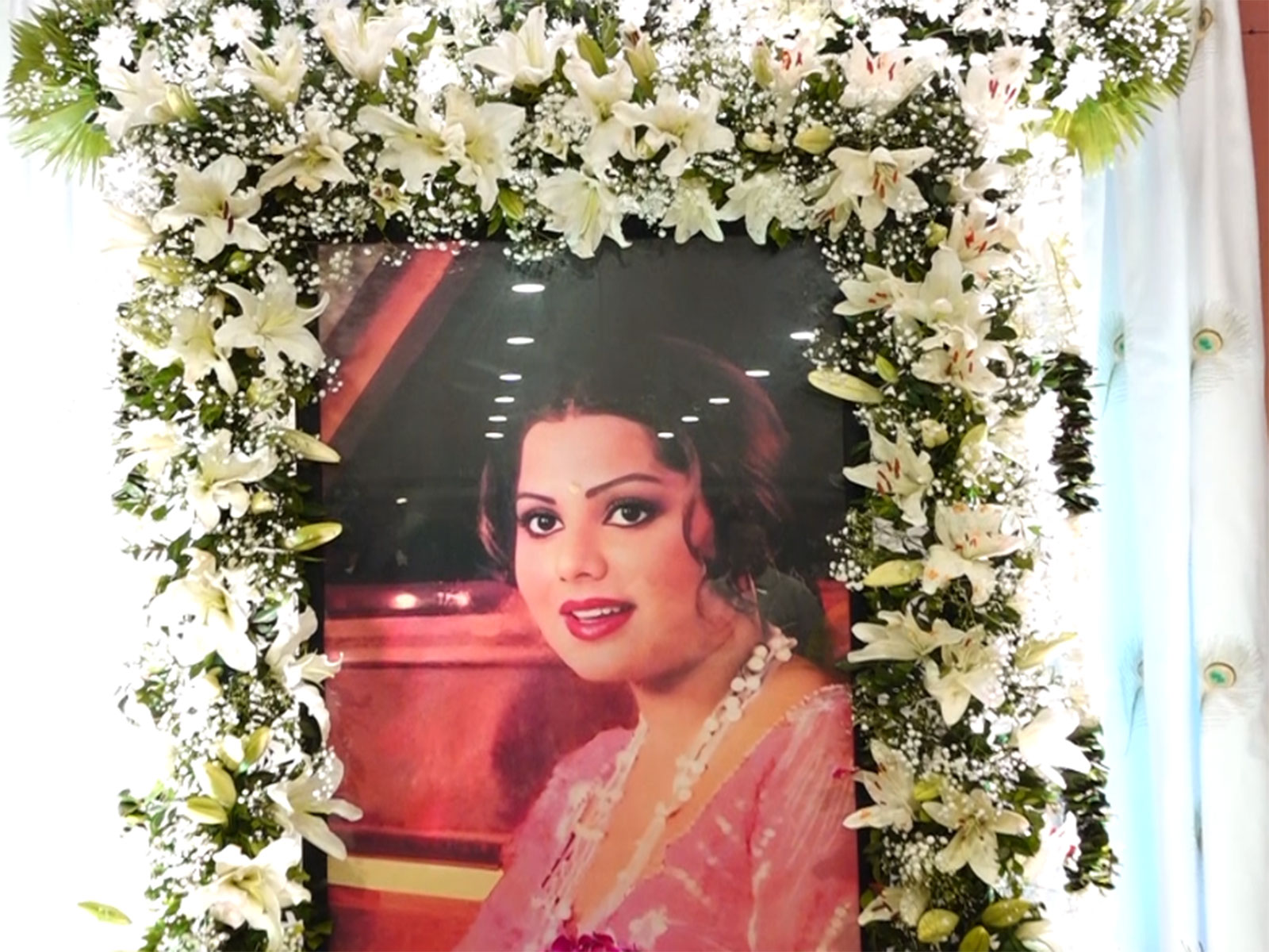 Veteran singer Sulakshana Pandit's prayer meet (Image source: ANI)