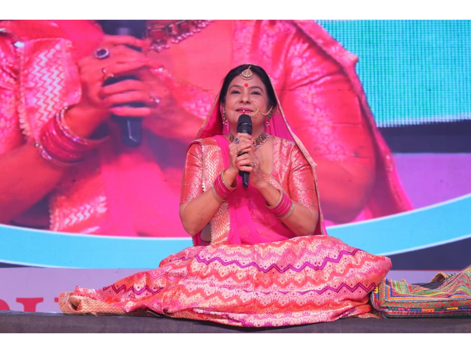 Mahakumbh of Books Concludes with a Melodious Evening, Padma Shri Malini Awasthi Casts a Spell with Her Folk Music Mahakumbh of Books Concludes with a Melodious Evening, Padma Shri Malini Awasthi Casts a Spell with Her Folk Music