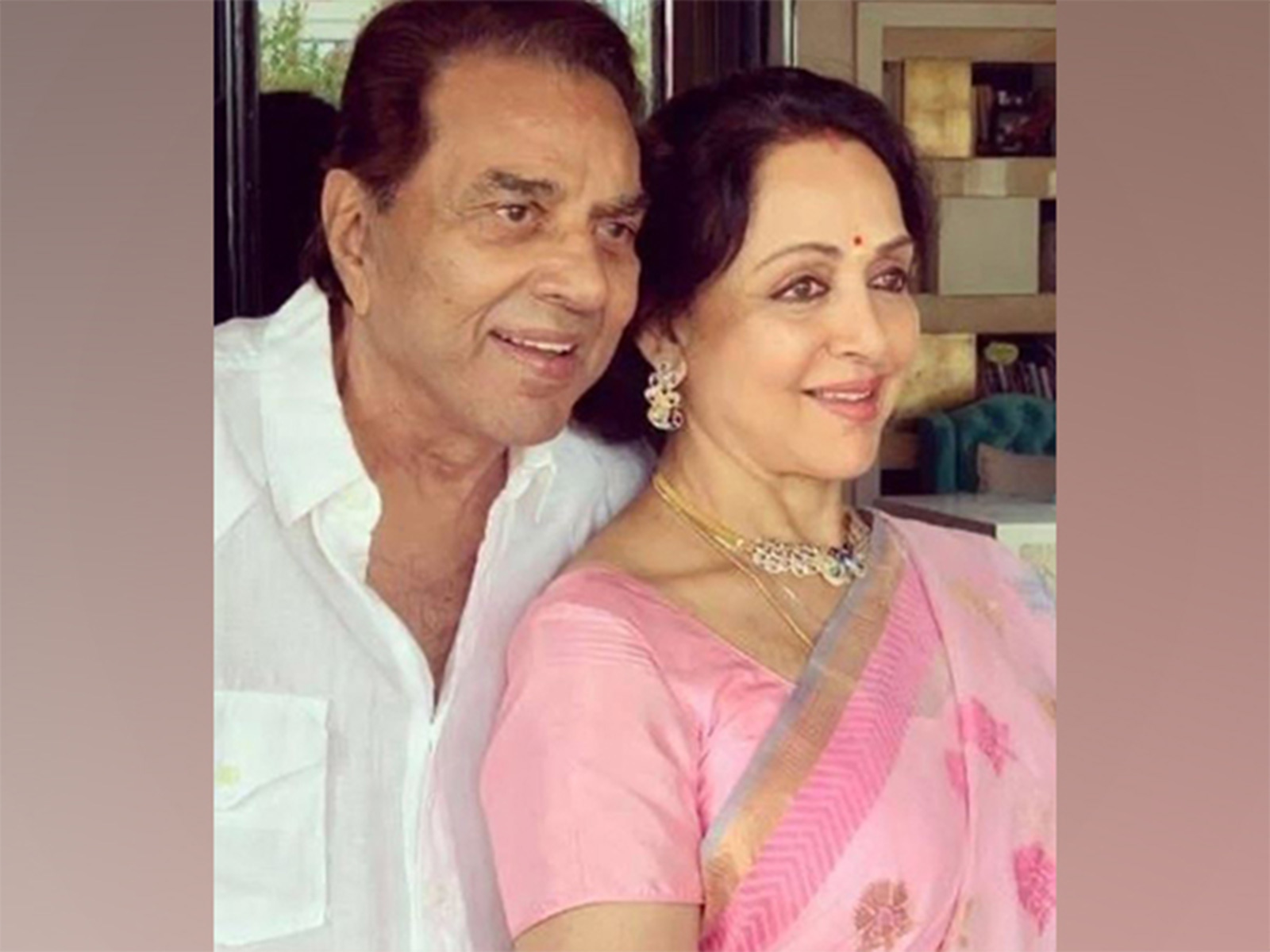 Dharmendra, Hema Malini (Photo/Instagram/@dreamgirlhemamalini) Dharmendra, Hema Malini (Photo/Instagram/@dreamgirlhemamalini)