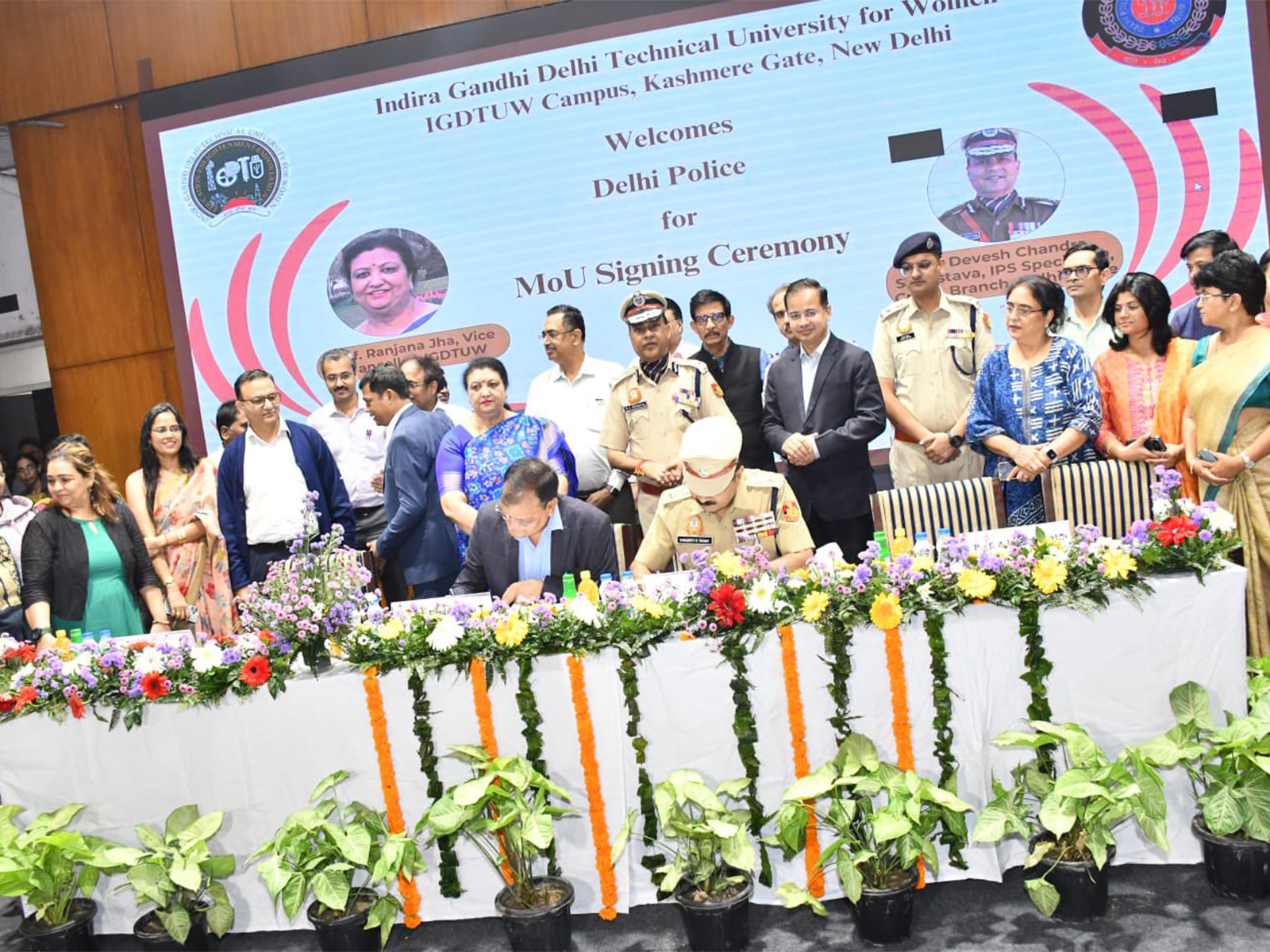 Delhi Police receives 75 surveillance drones from IGDTUW (Photo: @CrimeBranchDP/X)